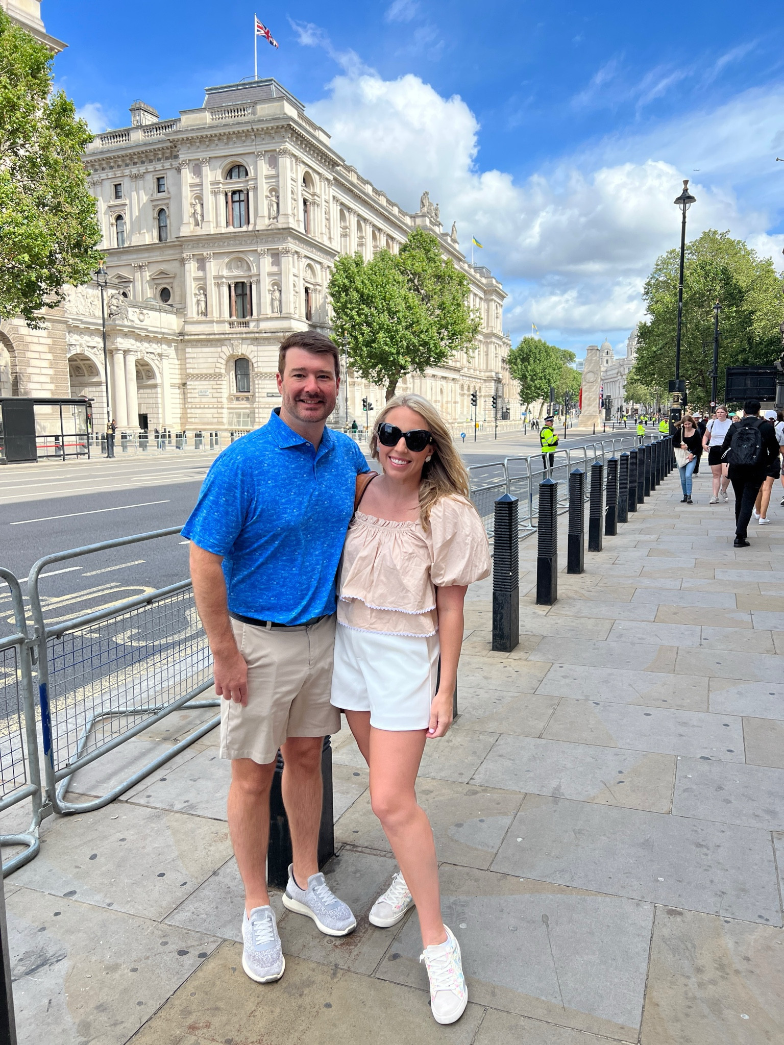 London looks : sightseeing 🏰

Summer ric rac trimmed blouse neutral tan white shorts loose dressy shorts floral sneakers

#LTKshoecrush #LTKtravel #LTKFind