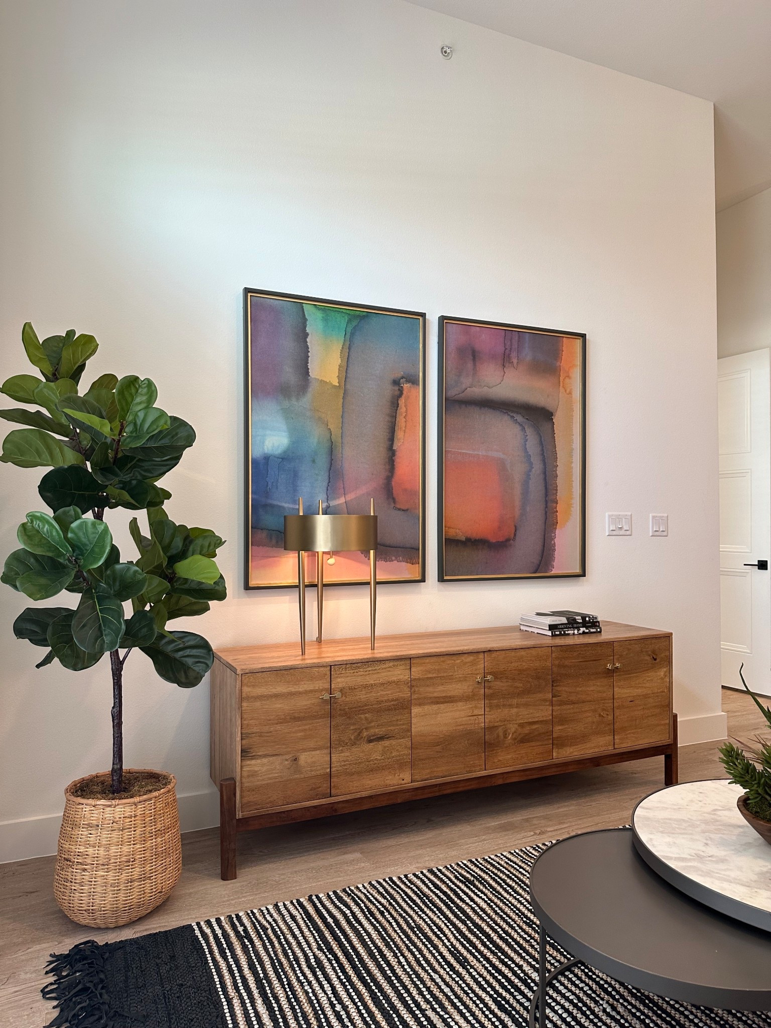 Shop Railyard Model A living room here! 🛍️

#LTKU #LTKFindsUnder100 #LTKHome