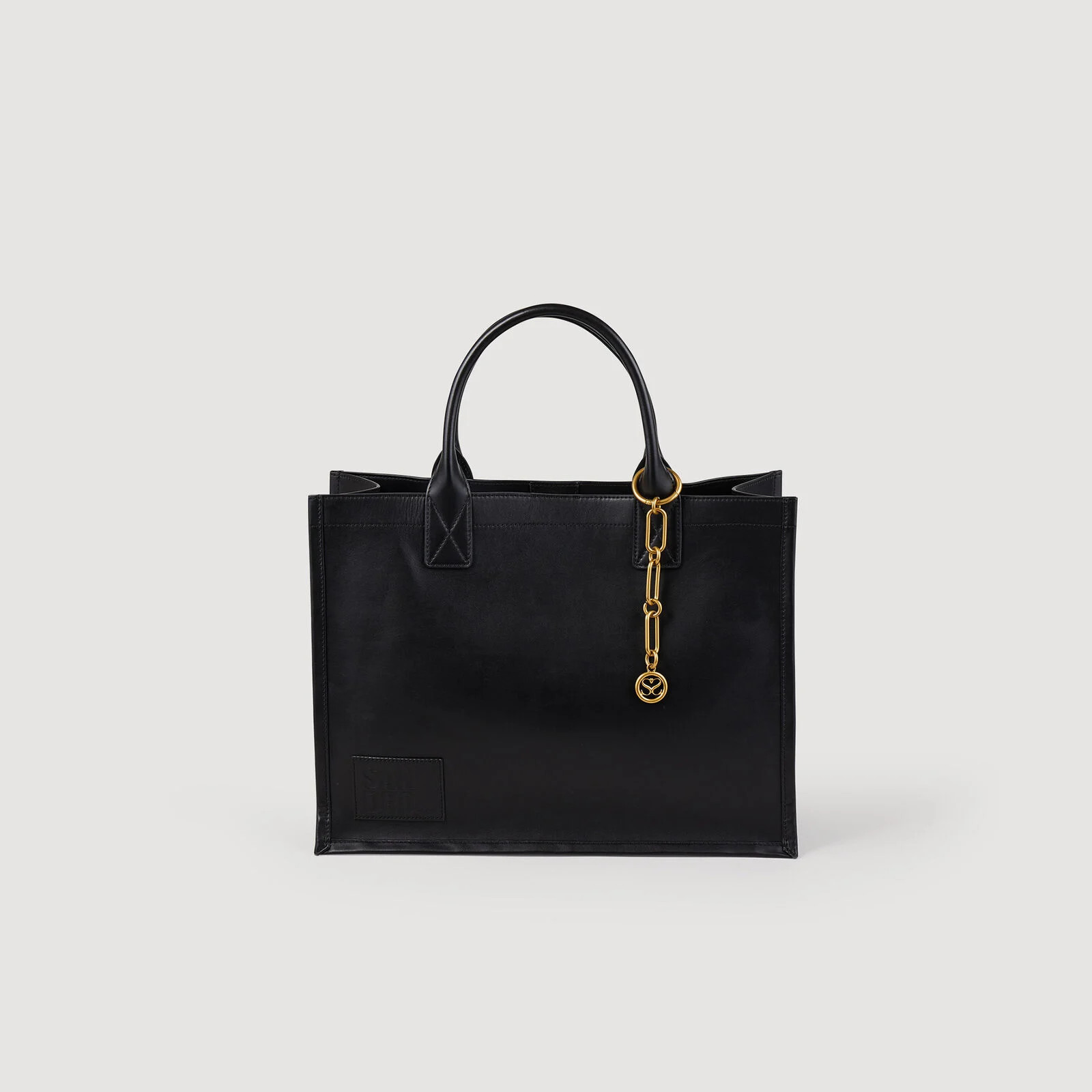 Leather tote bag with chain jewelry | Sandro US | Sandro-Paris US