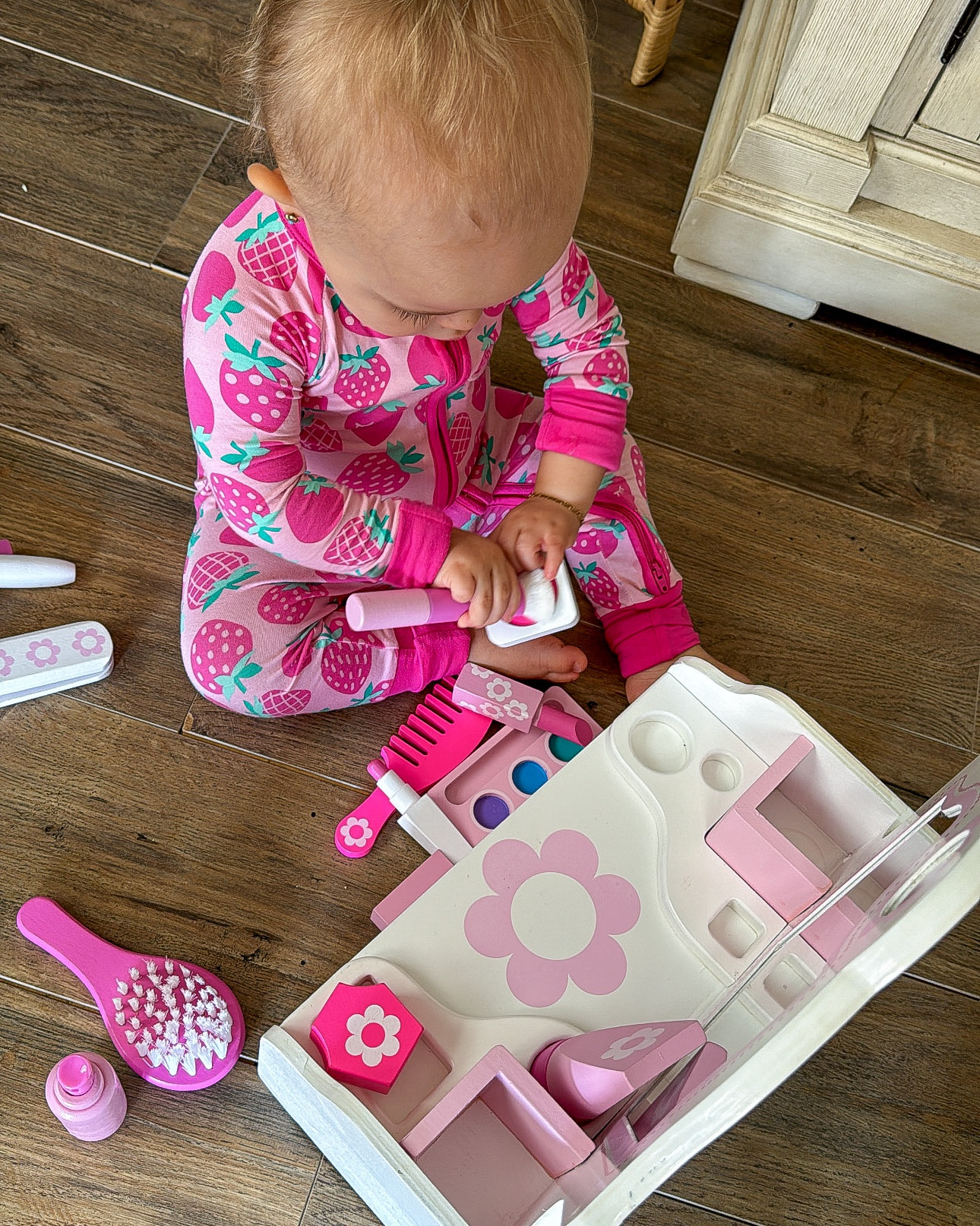 How stinking cute is this vanity set?! Ani absolutely loves it! Also love that it’s all wood! 

#woodenvanityset #playmakeup

#LTKBeauty #LTKFindsUnder50 #LTKKids