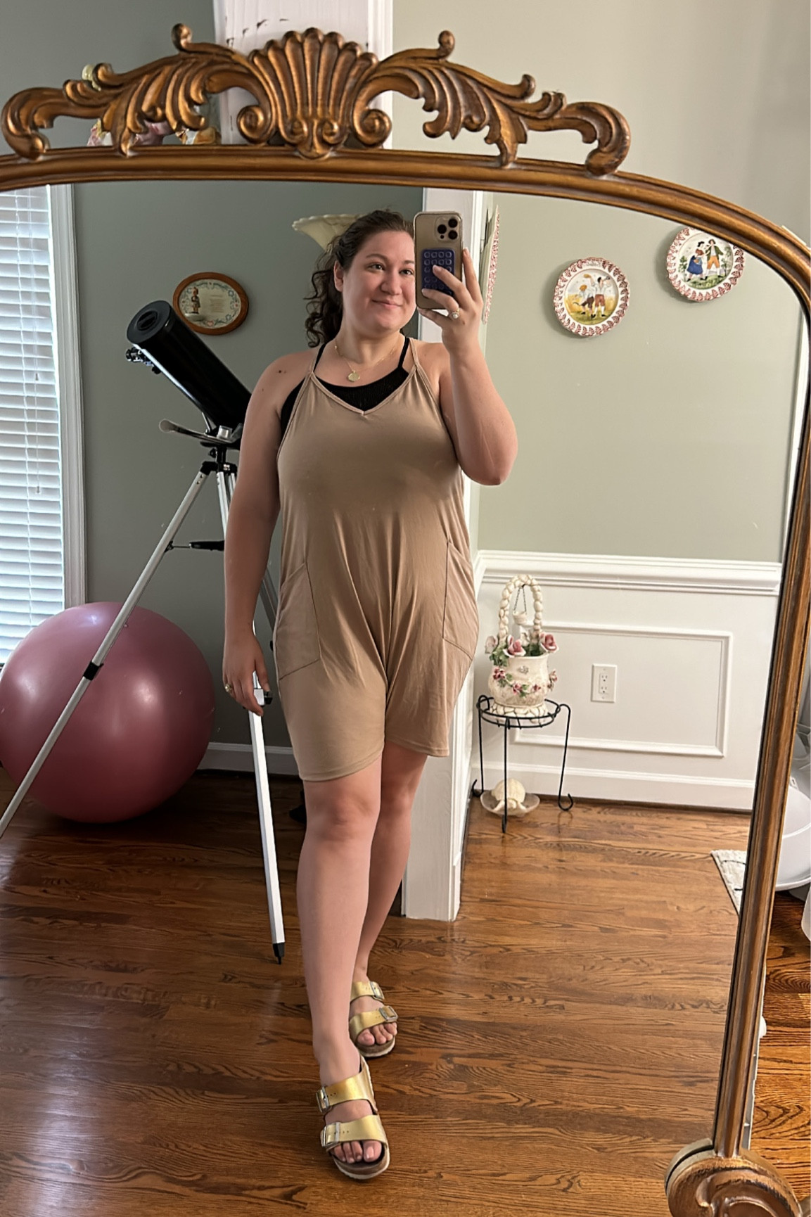 Throw on and go mom fit 

#LTKMidsize