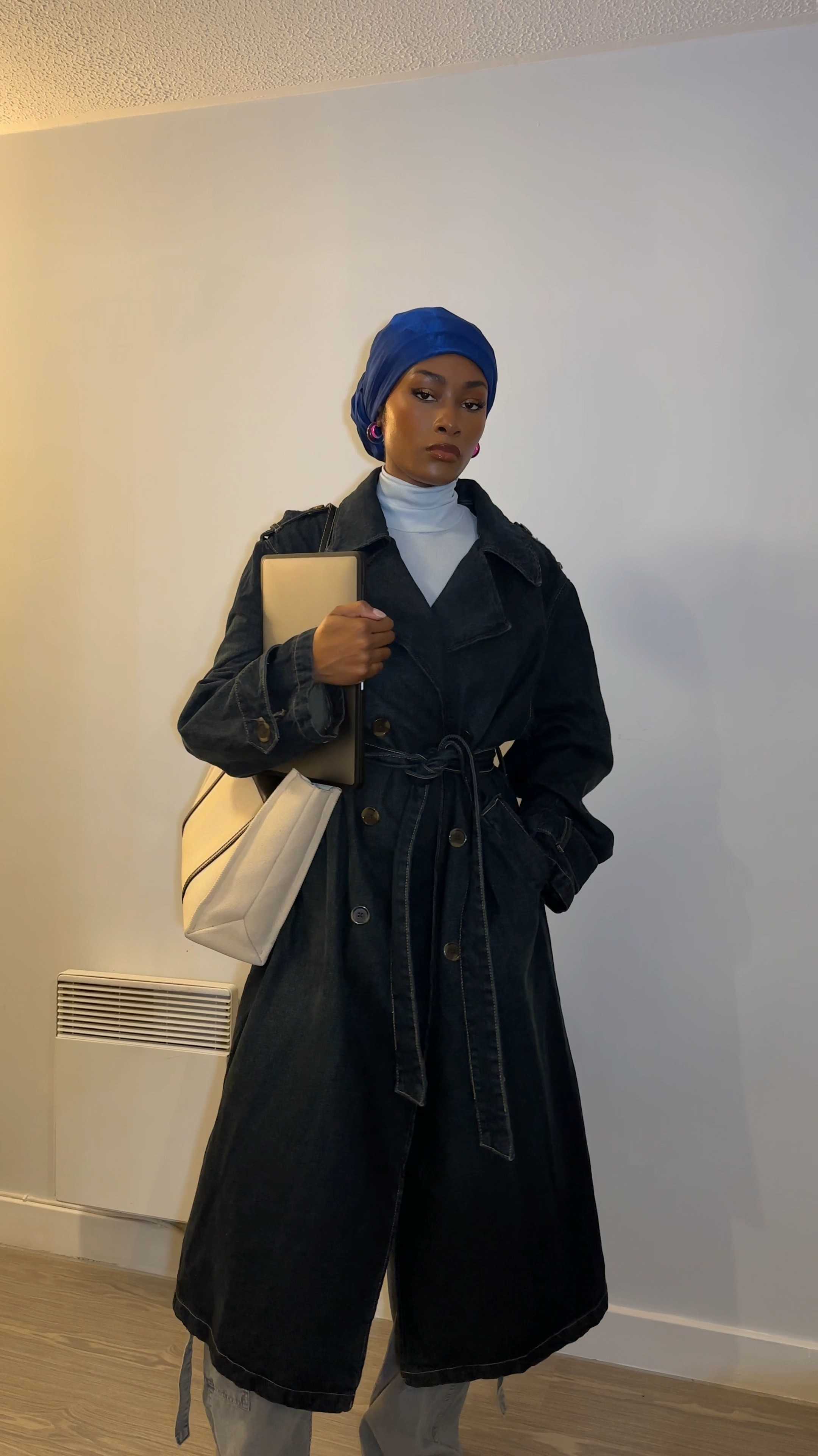 Autumn Uni Outfit! 

Denim Trench Coat
Charles and Keith Shalia Tote 
Blue Turtleneck
Grey Cargo Jeans 

#LTKSeasonal #LTKeurope