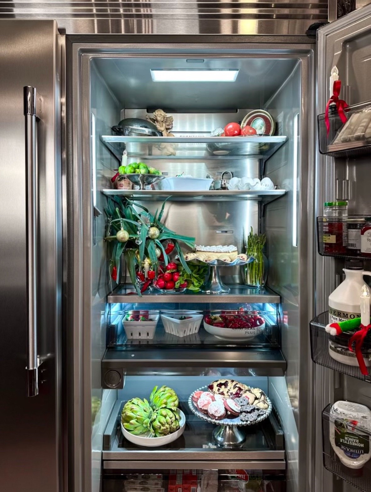 Refresh your kitchen with these stylish fruit baskets and serving trays. Perfect for holiday hosting! 

#KitchenInspo #Christmas #ChristmasDecor #WhiteChristmas #TraditionalChristmas #VintageChristmas 
#CallSignDesign #Vintage #Luxury #InteriorDesign #InteriorDecorating #Elegance #Chandelier #OldWorldCharm #DesignStyle #CastleCore #OldWorldCharm  #SimpleSwaps