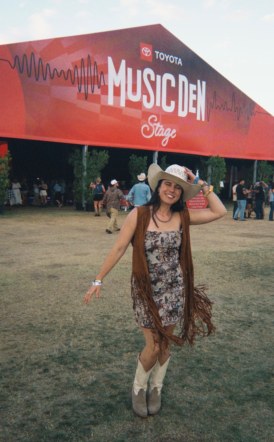 Day 2 stagecoach outfit! Sorry y’all I can’t find the dress anywhere on here- it’s the blue b running horse dress. I found it at cavenders but it’s sold at a few other places ☺️

#LTKFestival #LTKgrwm #LTKootd