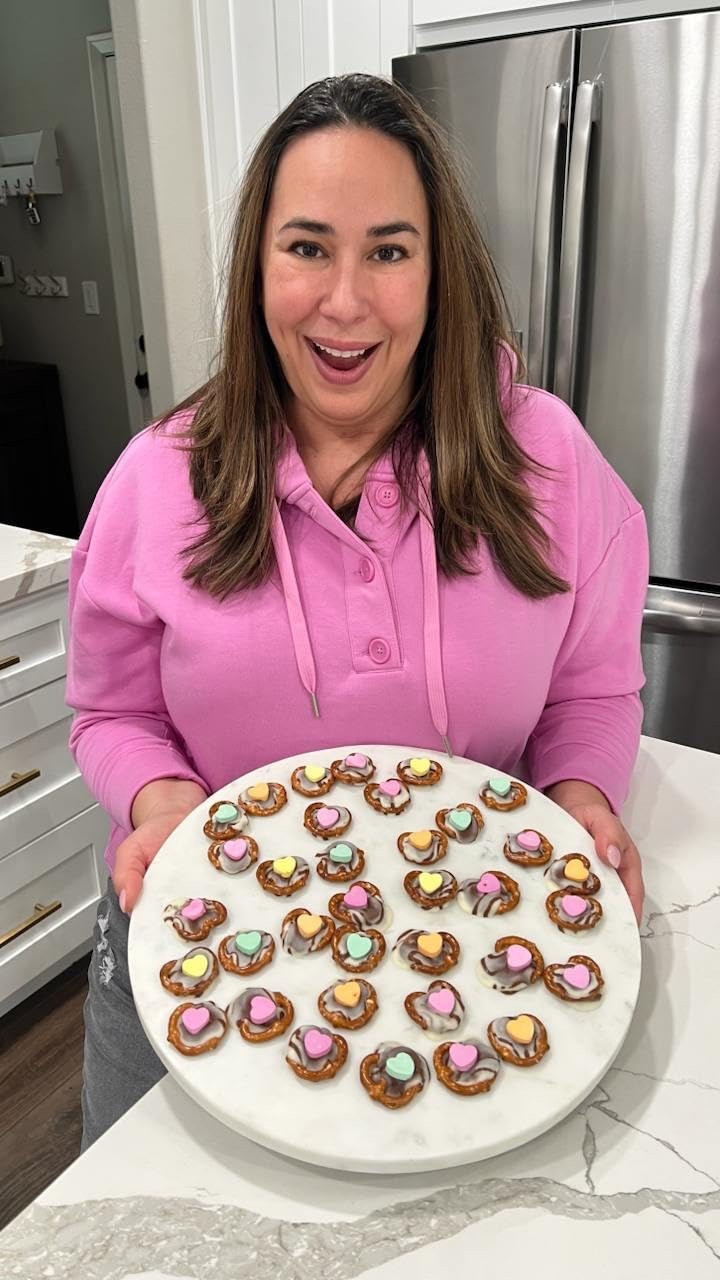 I love a cute, tasty and simple snack that works for a number of occasions. This is adorable for a school party, a quick little treat at a girls night. This is a doable treat for busy moms that want a fun and festive snack. 
Easy dessert, how to sweet and salty 

#LTKSeasonal #LTKfoodie #LTKOver40