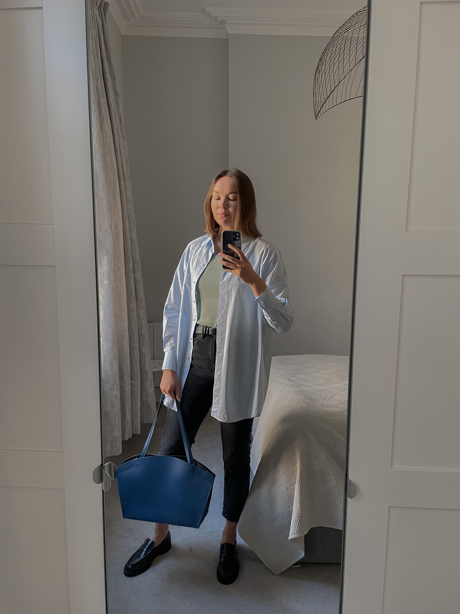Casual simple outfit |

Minimal style, office outfit, COS oversized shirt, COS tank top, COS cropped jeans, Aesther Ekme bag, Dear Frances loafers, layered outfit 

#LTKSeasonal #LTKstyletip #LTKworkwear