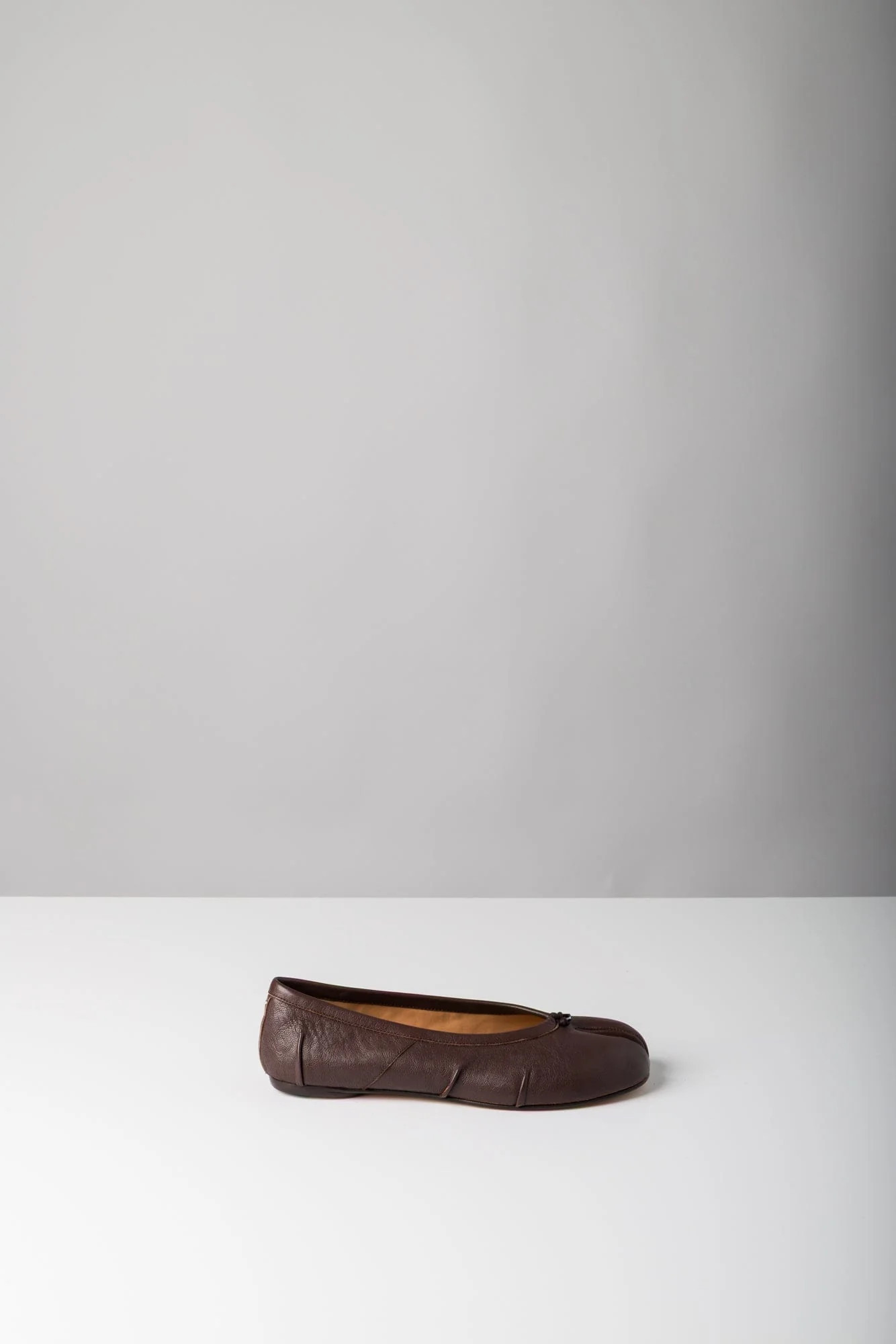 Maison Margiela Tabi Ballerina New in Burgundy | Antidote