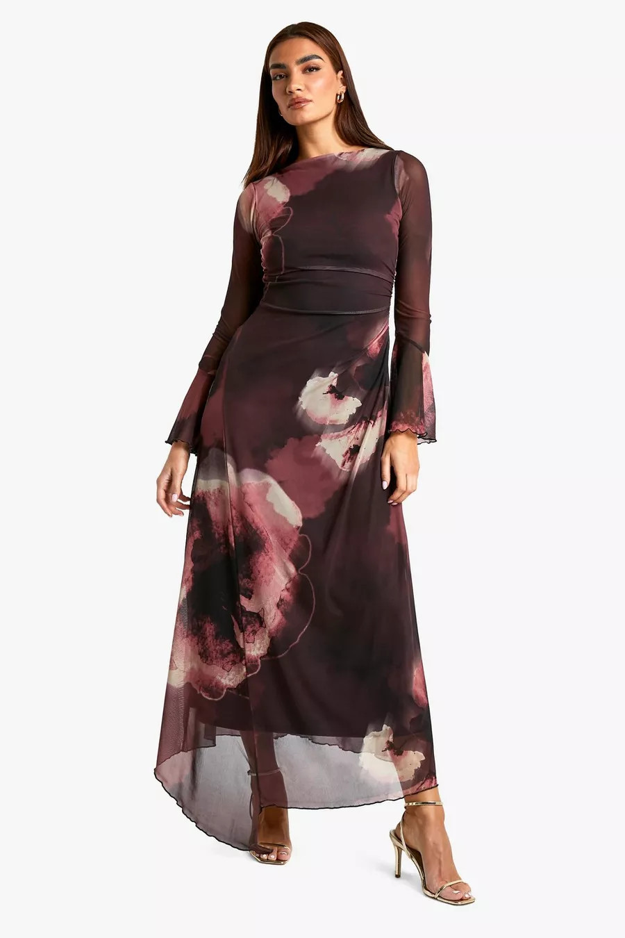 Robe longue fleurie froncée à manches évasées | Boohoo.com (FR)