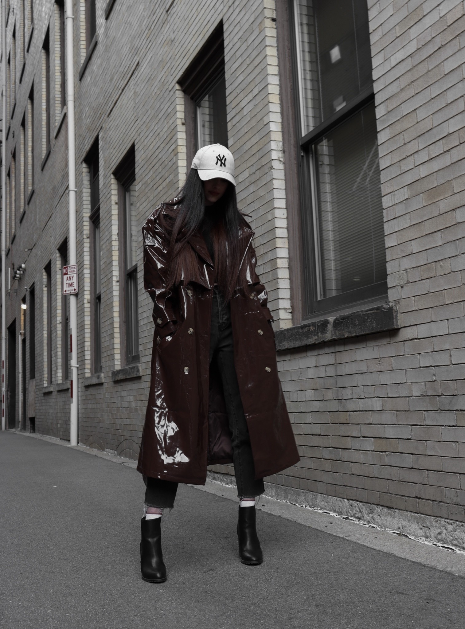 Brown vinyl leather autumn trench coat, black ripped baggy jeans, black heeled Chelsea ankle booties, long sleeved black crop top, fall shoes, New York Yankees ball cap (originally from Amazon) 


#LTKstyletip