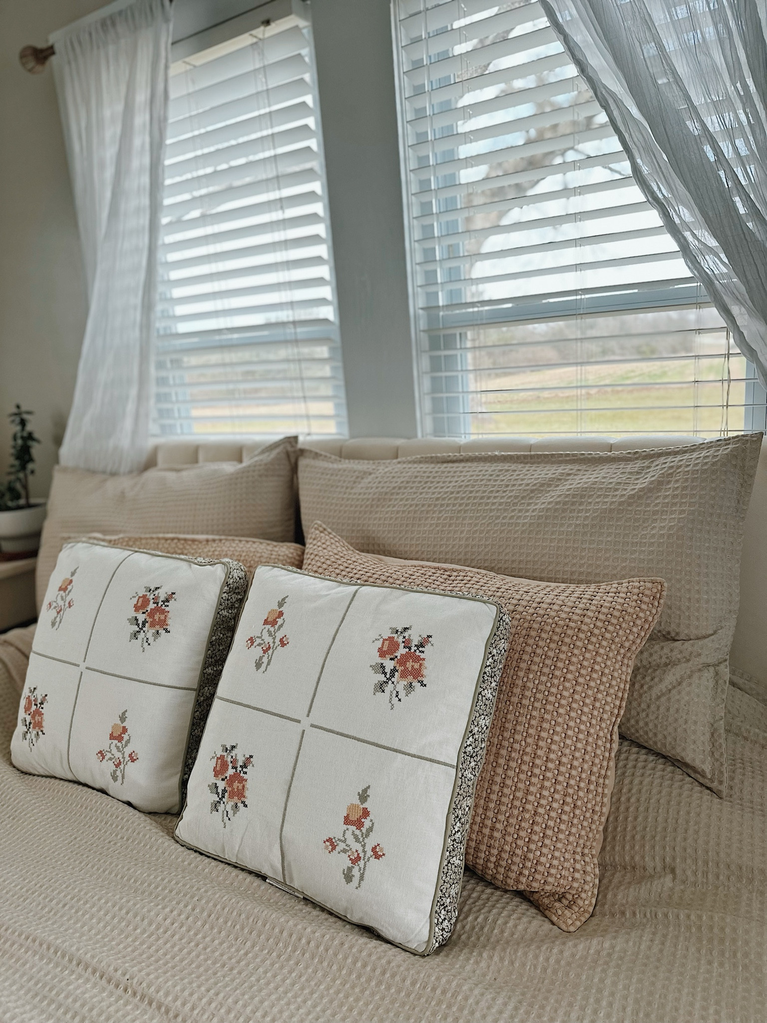 Bedroom reset 🤍🤍🤍

We really needed some TLC in our room and I wanted it done by the time little sister got here. I can’t tell you how nice it feels seeing our pretty little room down the hallway 🥹 we got a new bed, bedding, and throw pillows but you’d think it was a complete reno. Haha I threw up some curtains we’ve had for years and I couldn’t be happier with how it ended up! Everything is so affordable and I love a good review so it all seems to be great stuff  

#LTKFamily #LTKHome #LTKSaleAlert