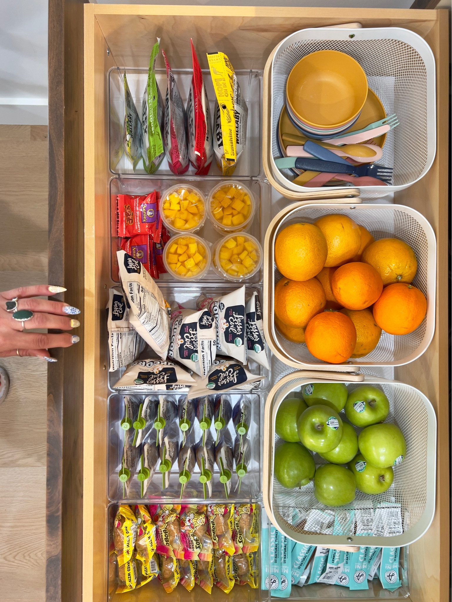 Snack Drawer RESTOCK day 🤭

#LTKVideo #LTKHome #LTKFamily