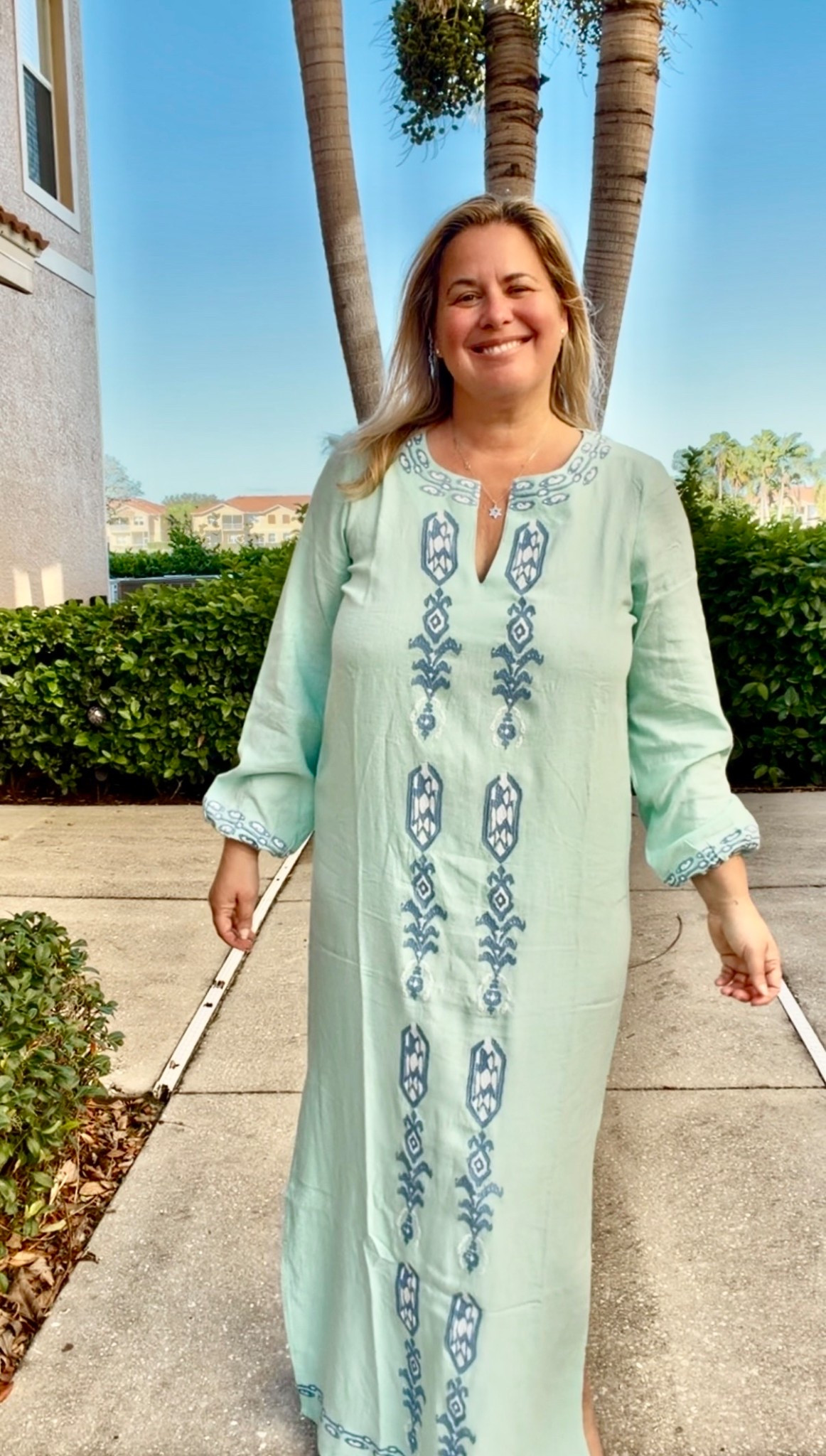 Another absolutely perfect caftan from Sail to Sable.  

This is from their resort line, and I’m wearing a L.  I like my caftans roomy!

#sailtosable #resort #caftan