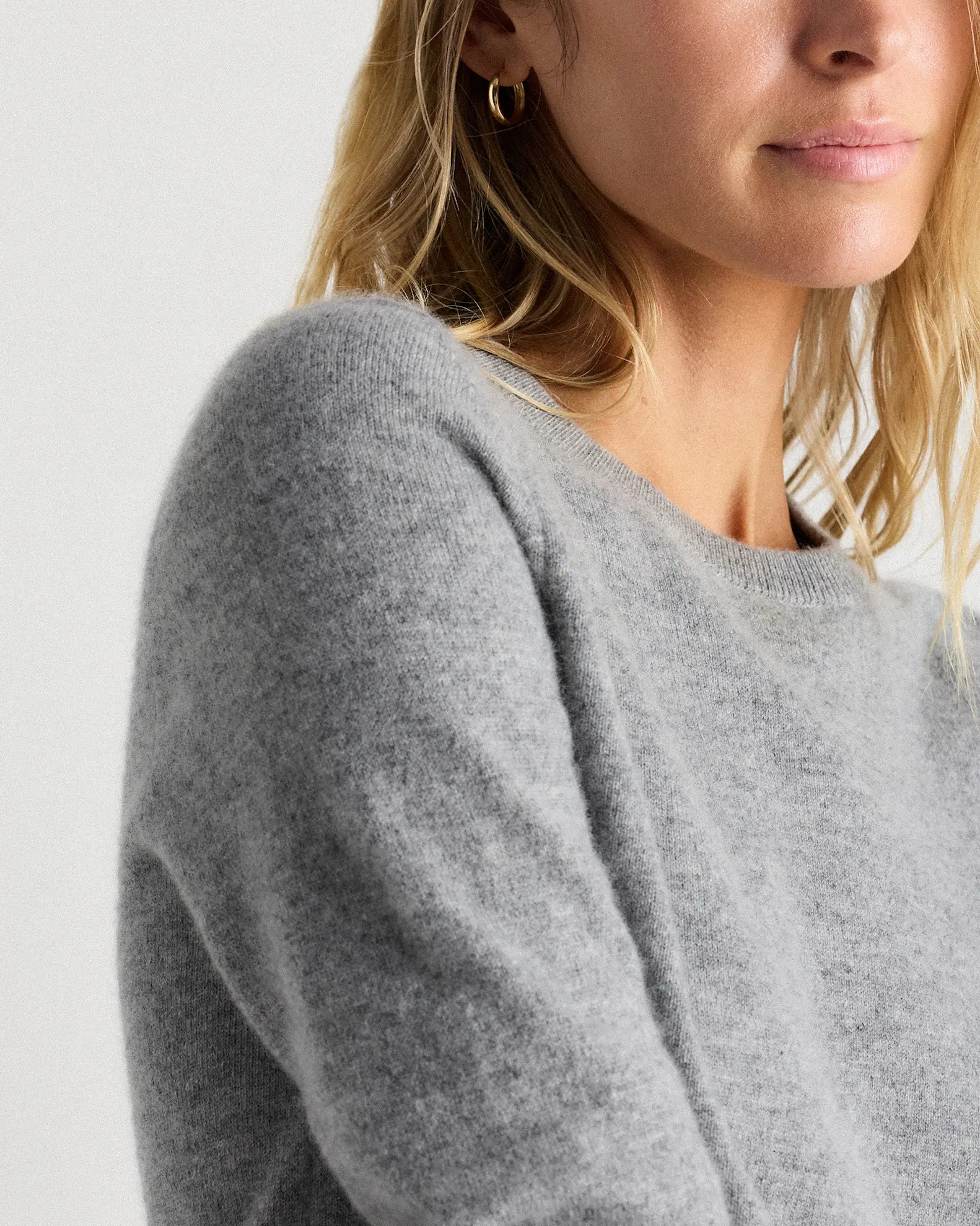 Mongolian Cashmere Crewneck Sweater in Heather Grey | Quince
