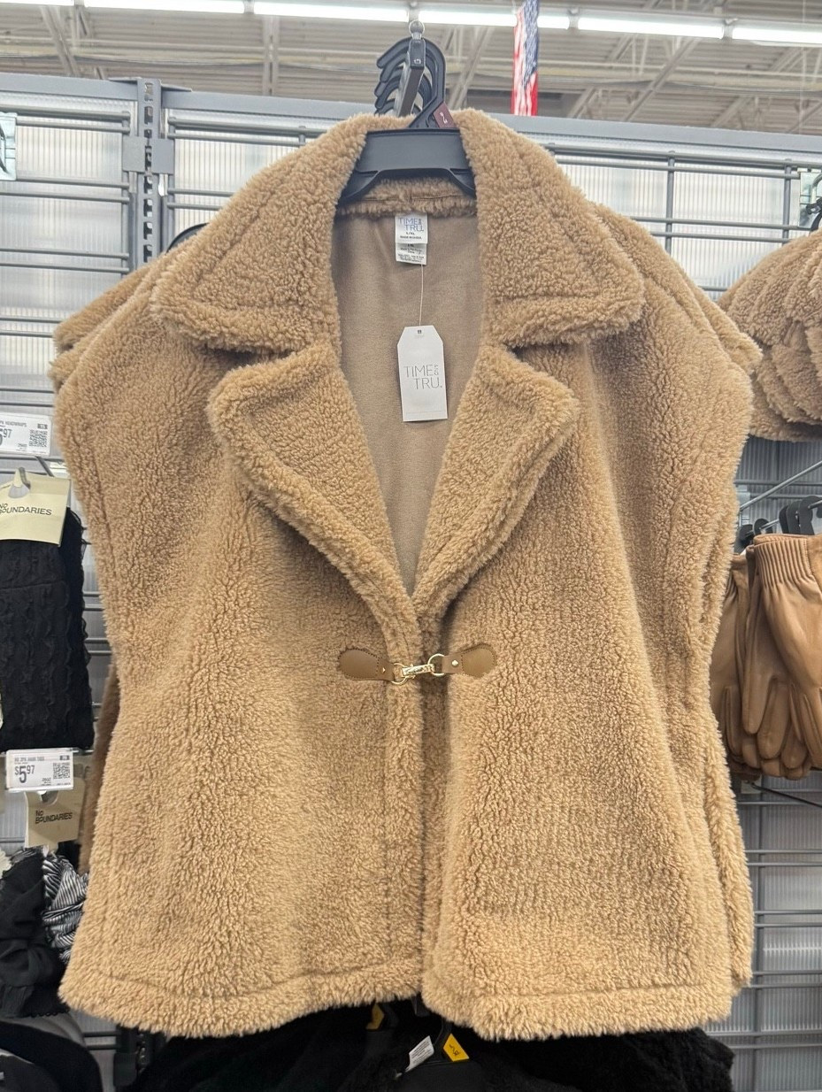 Sherpa tan vest sleeveless with buckle 

Time and Tru Faux Shearling Vest – Tan

This tan faux shearling vest is a cozy layering staple for fall and winter. Easy to style over long sleeves and sweaters for casual outfits, errands, and everyday wear.

#LTKPlusSize #LTKMidsize #LTKSeasonal