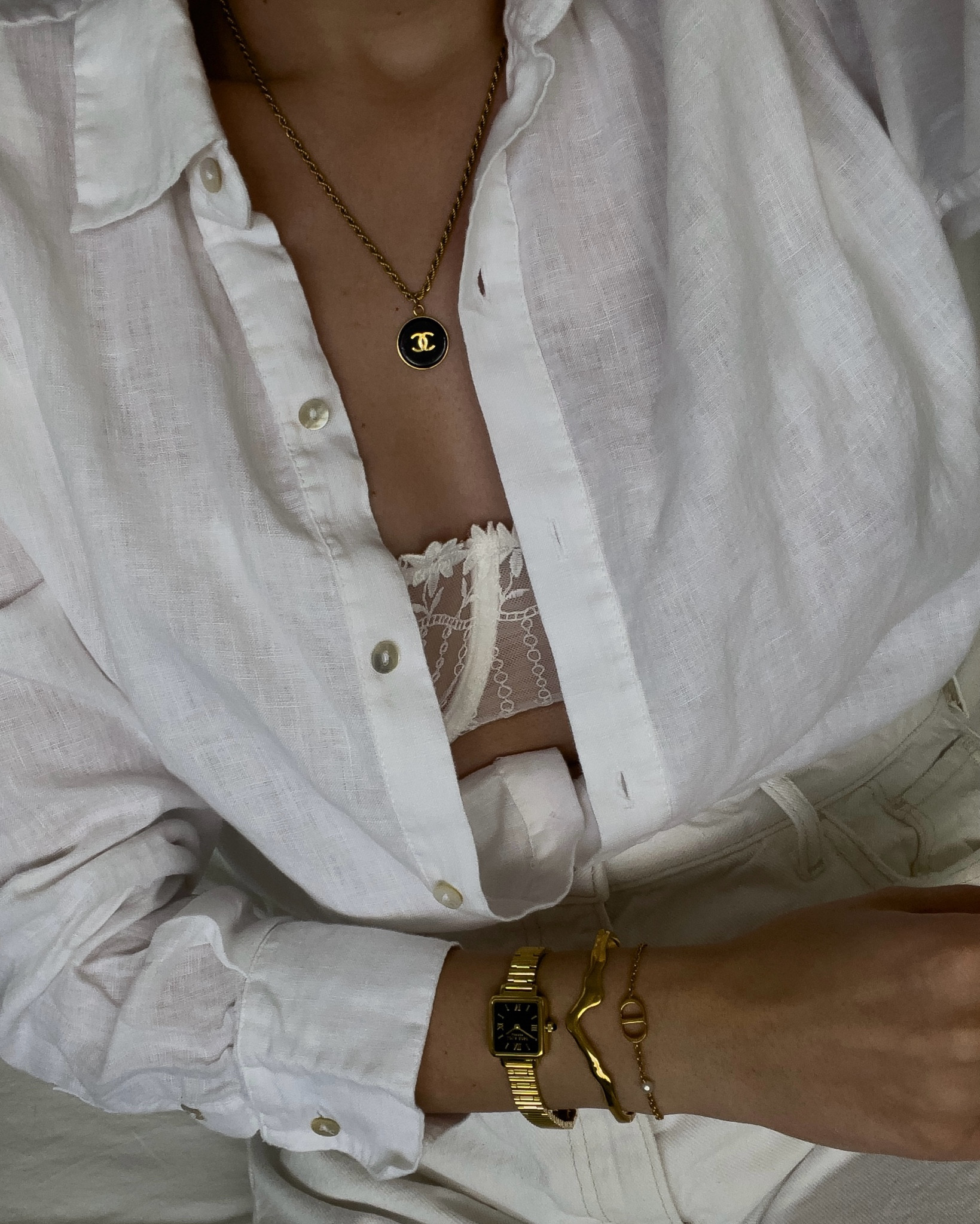 gold jewellery details ✨

@nouchetteparis upcycled Chanel necklace 
@lolarose watch
@monicavinader bangle bracelet 
@dior bracelett

#LTKstyletip #LTKGiftGuide #LTKeurope