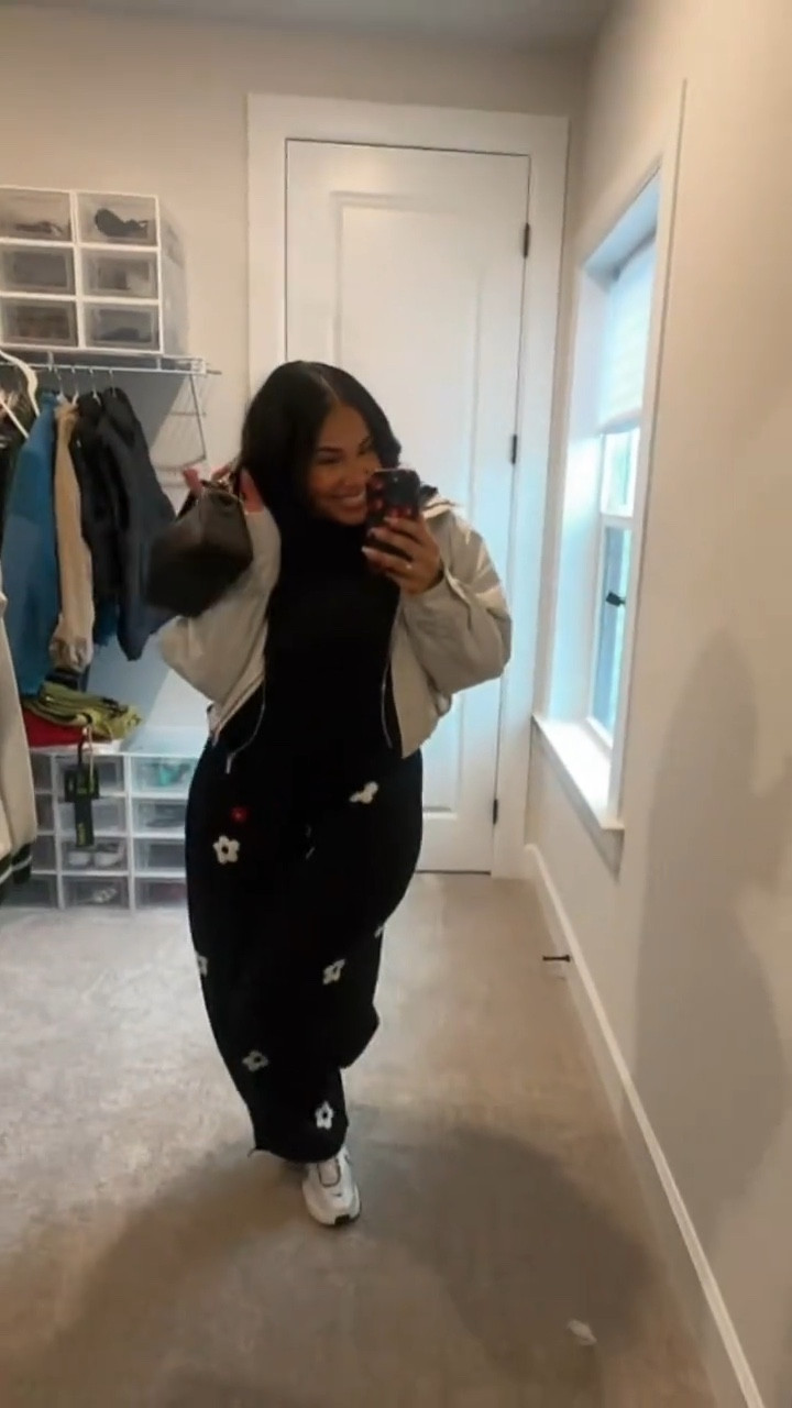 My errand outfit for the day 🖤🤍 A hoodie and barrel sweats are always a good idea 🙌🏾

#LTKootd #LTKgrwm