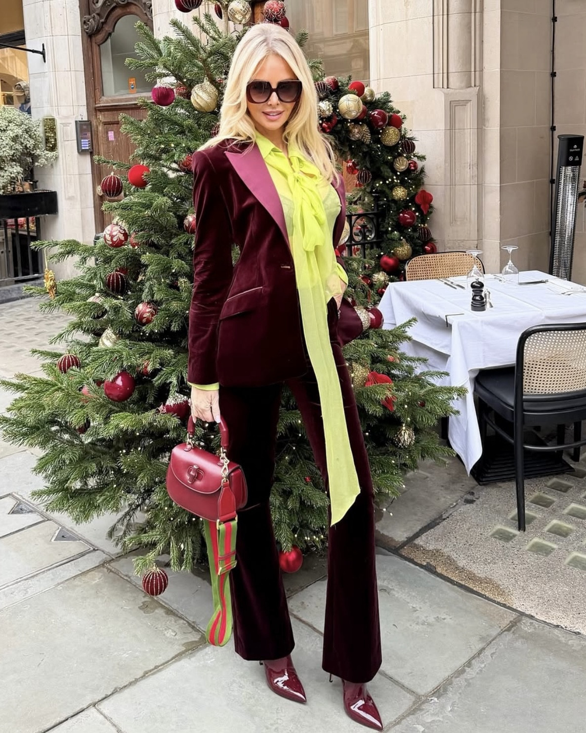 Loving my new suit from Really Wild Clothing. 

Suit - Really Wild London Mayfair Velvet Tuxedo Jacket, Mayfair Velvet Trousers
Blouse - Gucci 
Bag - Gucci