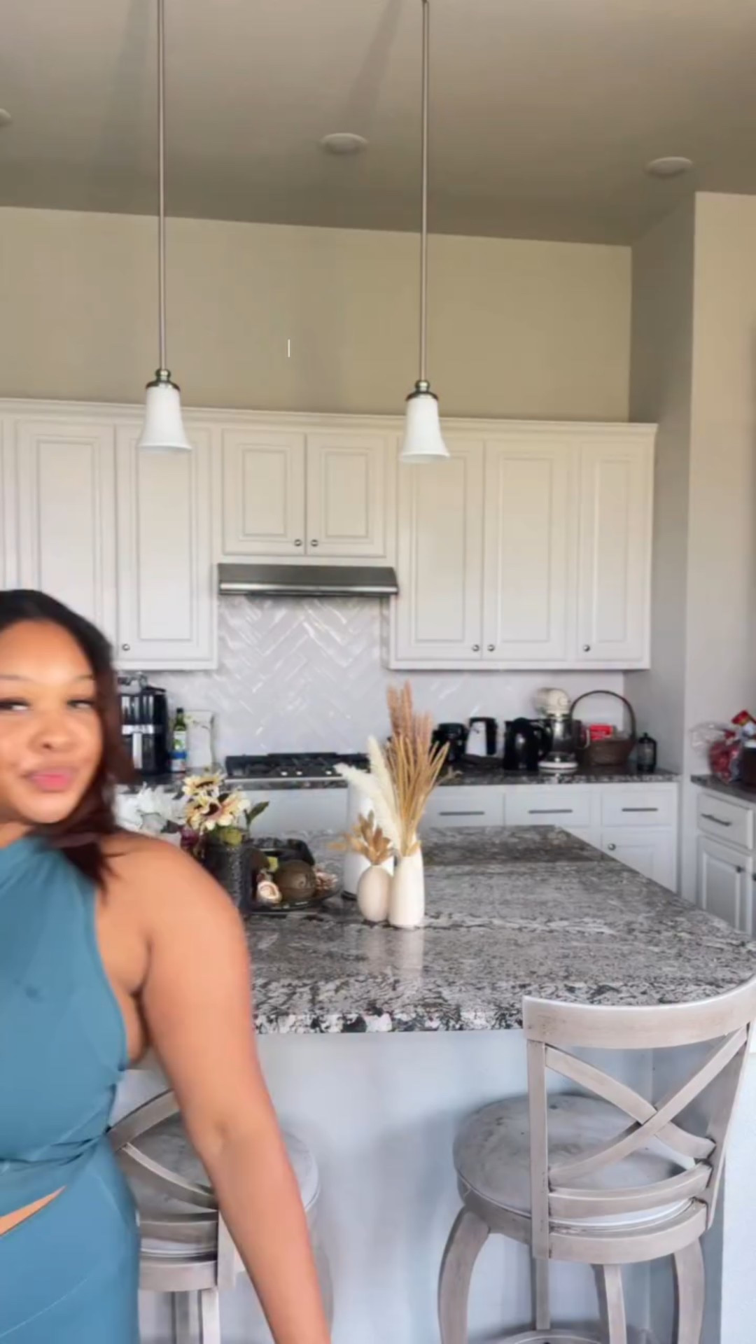 The girlies online said the daily greens don’t work. My skin, mood and my energy say otherwise. And I get it, green powders aren’t a miracle worker. But they for sure aren’t the enemy. I vote that you start the day with something nourishing that’s on purpose. Find the daily greens that work for you!✅🙌🏽🫶🏽

#mealprep #healthyroutines #wellnessjourney #dailygreens 

Daily greens @factormeals 
Activewear & runner pouch @fabletics

#LTKActive #LTKMidsize #LTKBeauty