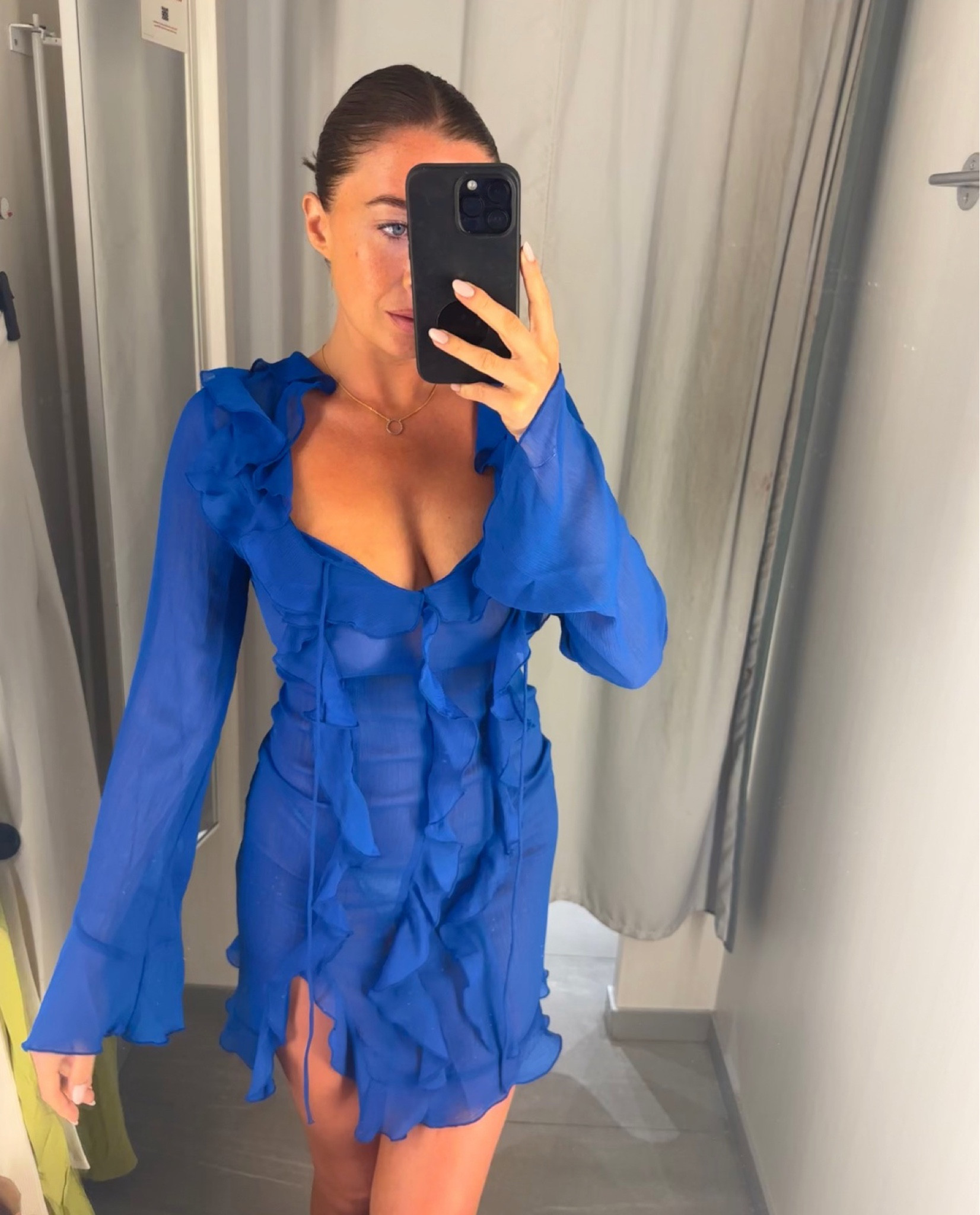 Ibiza nights 💙

Chiffon Dress | h&m | mini dress | holiday outfits 

#LTKtravel #LTKunder50 #LTKeurope