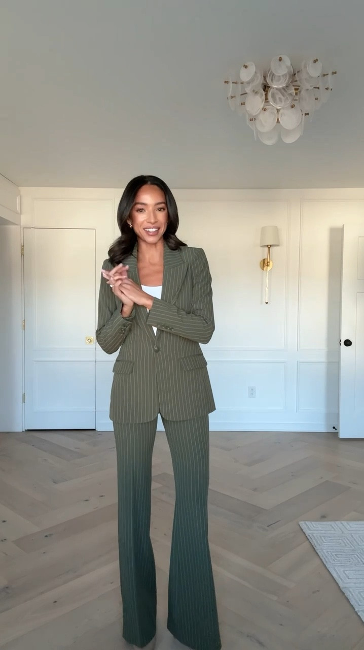 Workwear finds 🖤 Wearing size XS blazer and size 0 long trouser flare pants @express #ExpressPartner  #ExpressLove


Office outfit 
Work outfit 
Trousers 
Work conference outfit 
Express outfit 

#LTKStyleTip #LTKWorkwear #LTKFindsUnder100