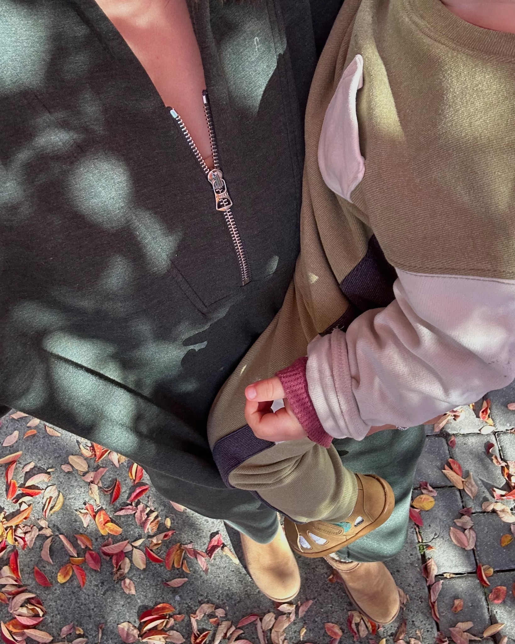 A comfy matching set is my mom uniform in December - anyone else?

Varley set - best luxe, mid weight set 
Aritzia - best quality & style options for a fleece set 
Abercrombie- coziest fleece set under $75 separates 
Old Navy - best budget friendly set like my Varley 