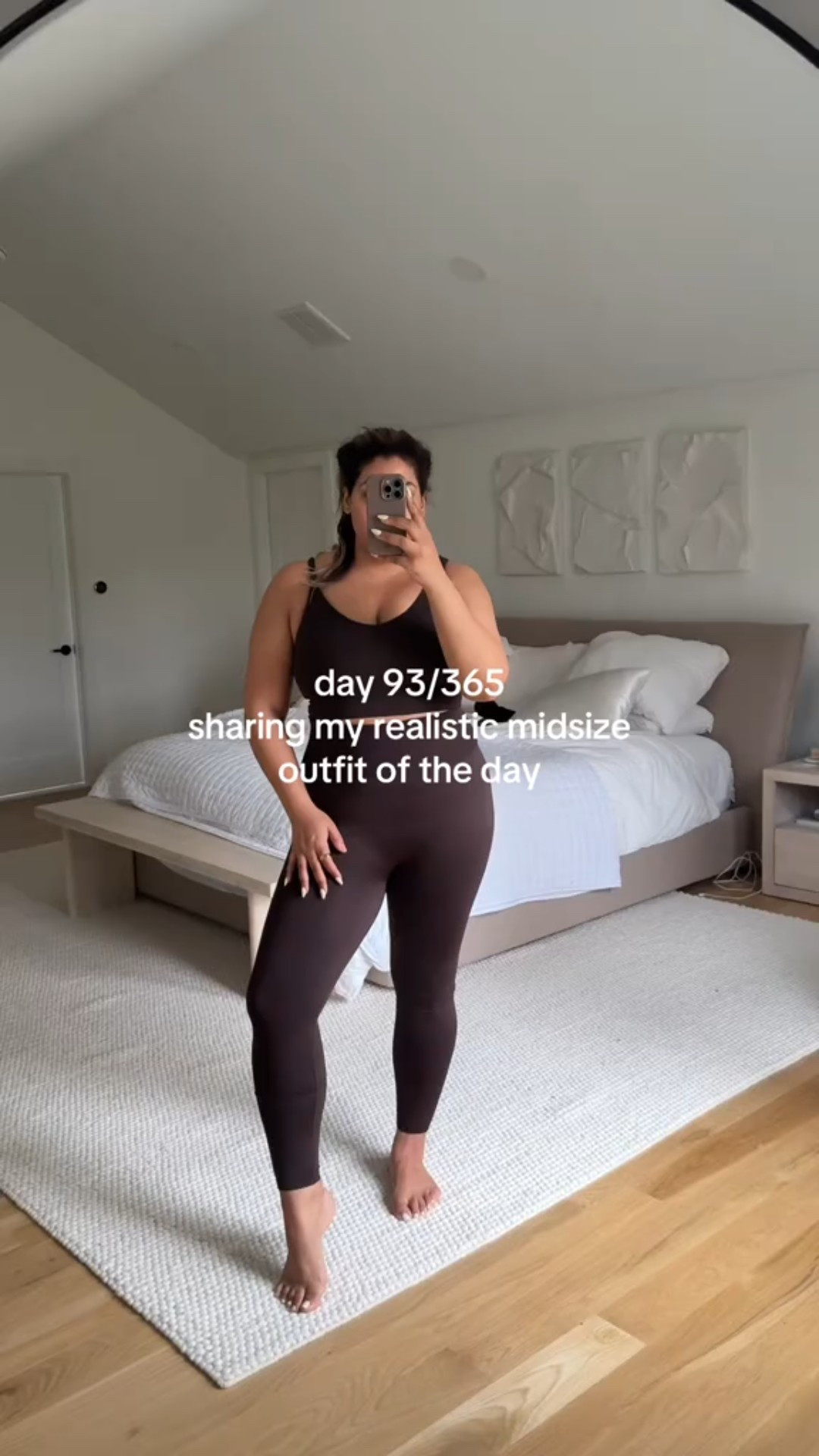 OOTD: day 93/365 of sharing my realistic midsize outfit of the day! I’m 5’9” 38D size 12/xl — I’m wearing a size XL in the workout bra top & a L in the aerie leggings! Leggings have a slight compression which I love when working out ♡




#LTKActive #LTKWatchNow #LTKMidsize