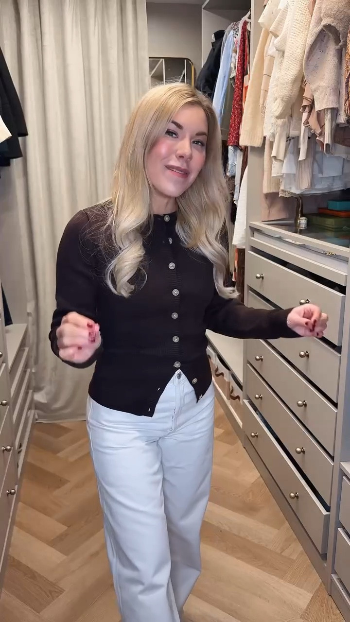 Perfect going into spring outfit 
White jeans
Agolde jeans 
Suede flats 

#LTKdayinmylife #LTKSeasonal #LTKootd