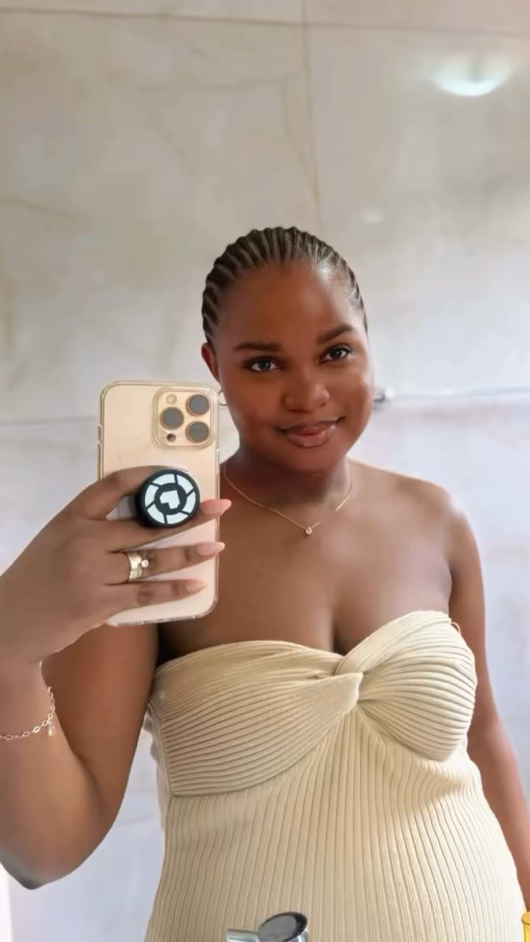 Amo fazer minhas tranças! 

Creme de cabelo+ óleo eleseve extraordinário @lorealparis 

Crédito de inspiração @nabzenab 

#naturalhair #hairtutorialvideos #africanhairstyles
#africanhairbraiding #africanhairstyle #doingmyhair
#grwmreels #torontocity #montrealinfluencers #tutorial #cabelocrespo #crespo #nagô

#LTKbrasil #LTKbeleza