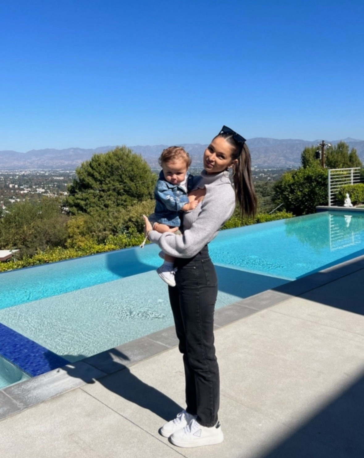 everyday casual winter outfit inspo! 

casual outfit, grey sweater, winter basics, black pants, sunglasses, winter 
fashion, European fashion

#LTKFindsUnder100 #LTKStyleTip