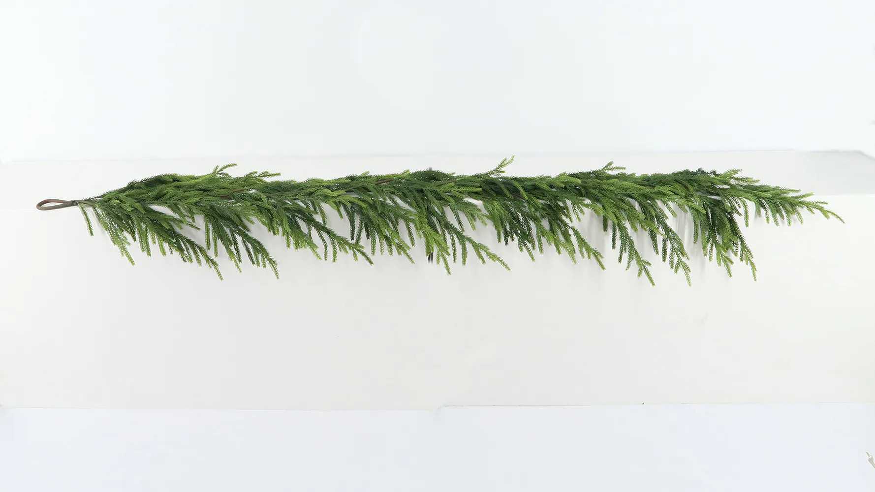 Holiday Living Indoor/Outdoor (non powered) 6-ft Artificial Garland in Green | CHZH4192511LS3 | Lowe's