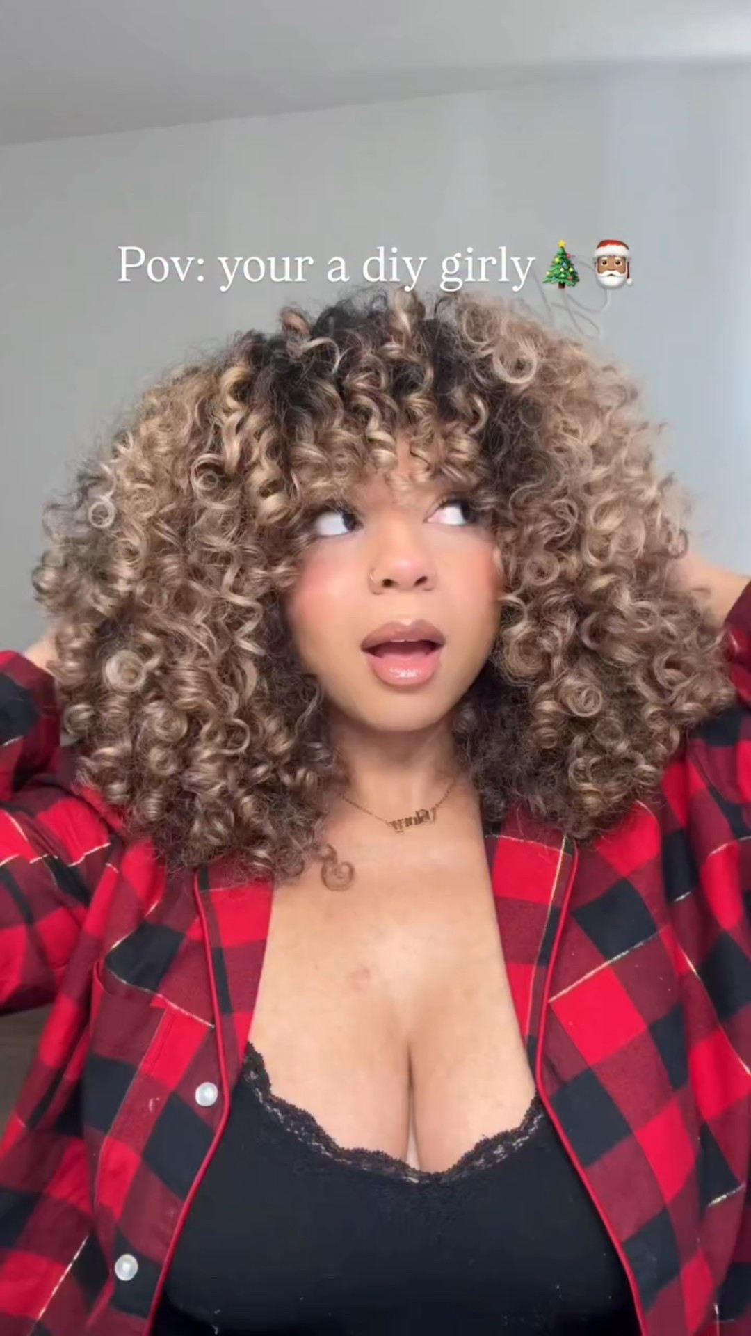 When your your own nail tech ♥️🎅🏽

#diynails #gelxnails #holidaynails #curlygirl #diygirl #gelx #athomenails #nailart💅