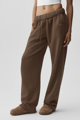 ALO | Accolade Straight Leg Sweatpant in Java Brown, Size: Medium | Alo Yoga