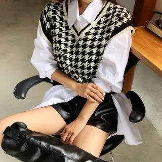 V-Neck Houndstooth Vest | YesStyle Global