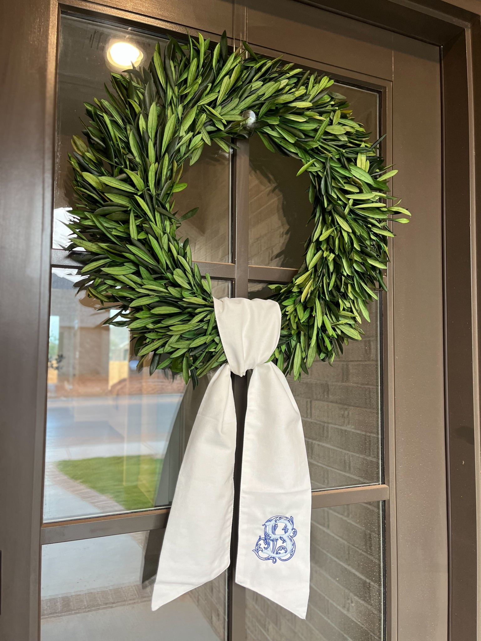 With summer right around the corner, it was time to refresh the front door. #targetfind #frontdoorwreath #ltk

#LTKHome #LTKSummerEdit #LTKSeasonal
