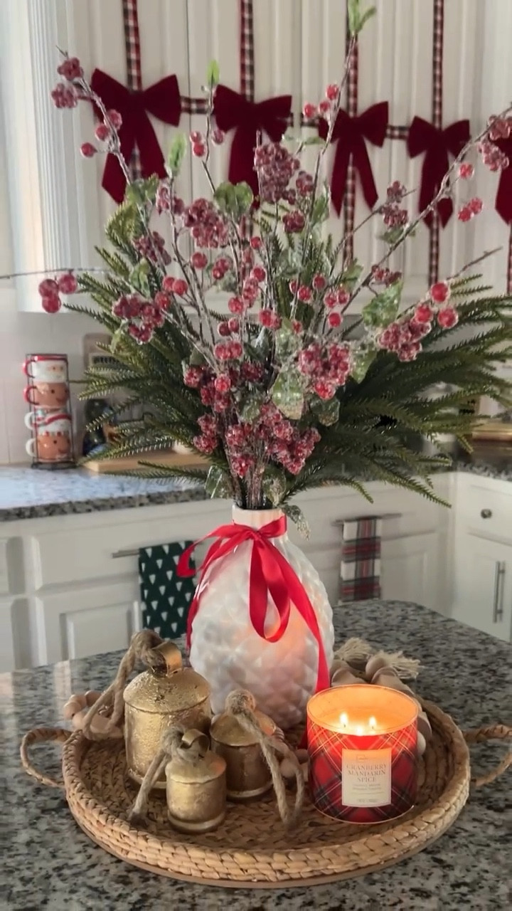 🎄Centro de Mesa Navideño para la Cocina 🎄
¿Quieres recrear esta idea?
Este centro de mesa DIY es el complemento perfecto para tu decoración navideña. Personalízalo con cintas de cualquier color que combine con tu estilo—¡aunque este año me encantan los lazos rojos!
No pude resistirme a estas hermosas campanas doradas—¡son preciosas! ¿Y esta vela? ¡Hace que mi cocina huela a pura magia navideña!
Que más le agregarías para hacerlo aún más especial? Contame! Quiero conocer tu estilo 🫶

*****
🎄✨Christmas Kitchen Centerpiece DIY✨🎄

This easy DIY centerpiece is the perfect addition to your holiday decor. Customize it with ribbons in any color to match your style—though I’m loving red bows this year!
I couldn’t resist these gorgeous gold bells—they’re stunning! And this candle? It’s making my kitchen smell like pure Christmas magic!
What else would you add to make it extra special? I would love to know! 🫶

#christmascenterpiece #holidaydecorating #christmasdecoratingideas #cozychristmas #christmaskitchen #seasonaldecor #diyhomedecorideas 

🏷️ Home decor, Interior Styling, Latina Content Creator, Latina mom, Texas Home, Texas blogger, Christmas decor, Holiday decor

#LTKHome #LTKSeasonal #LTKHoliday