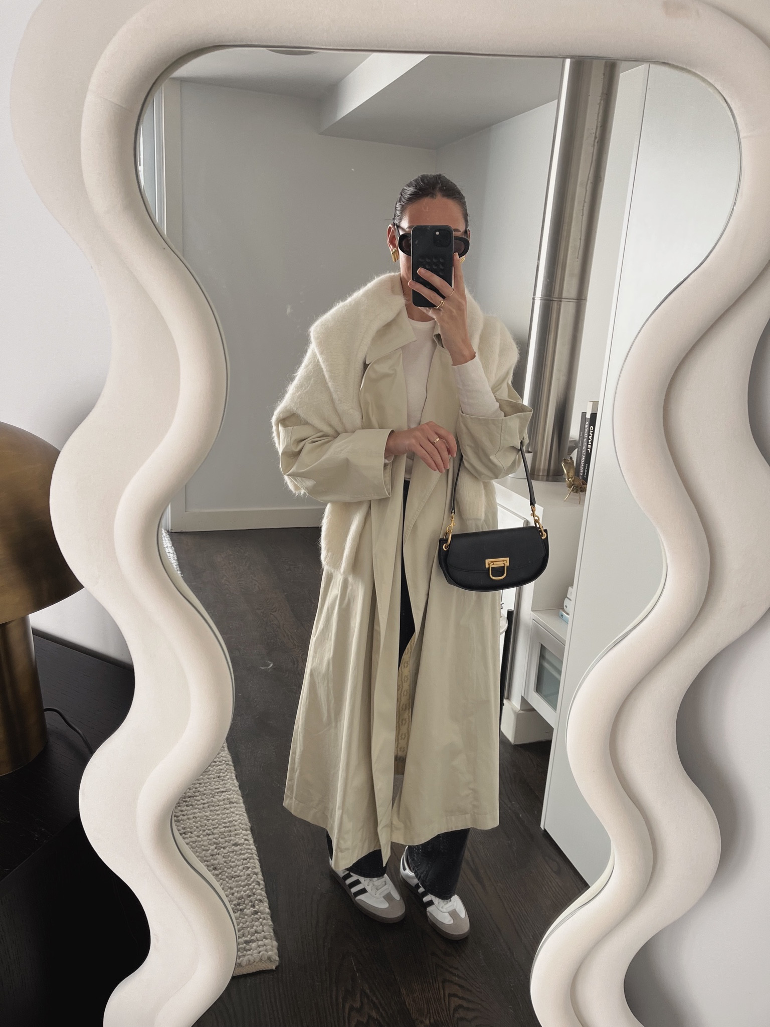 Todays look 🤎 Rebe trench coat, wool long sleeve layer (because freezing) Henne jeans, Sambas and Oroton bag. 