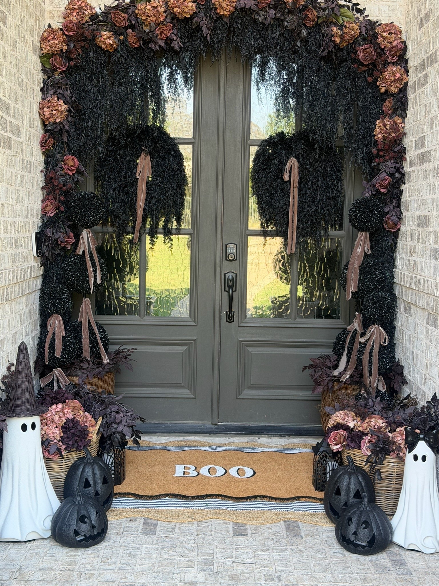 How spooky and sophisticated is our Halloween Porch 😍

#LTKSeasonal #LTKHome