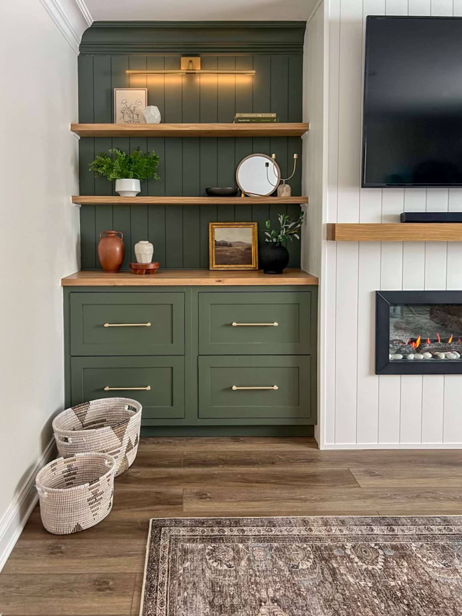 Fireplace shelfie with all the right accessories 

#LTKhome #LTKMostLoved #LTKsalealert