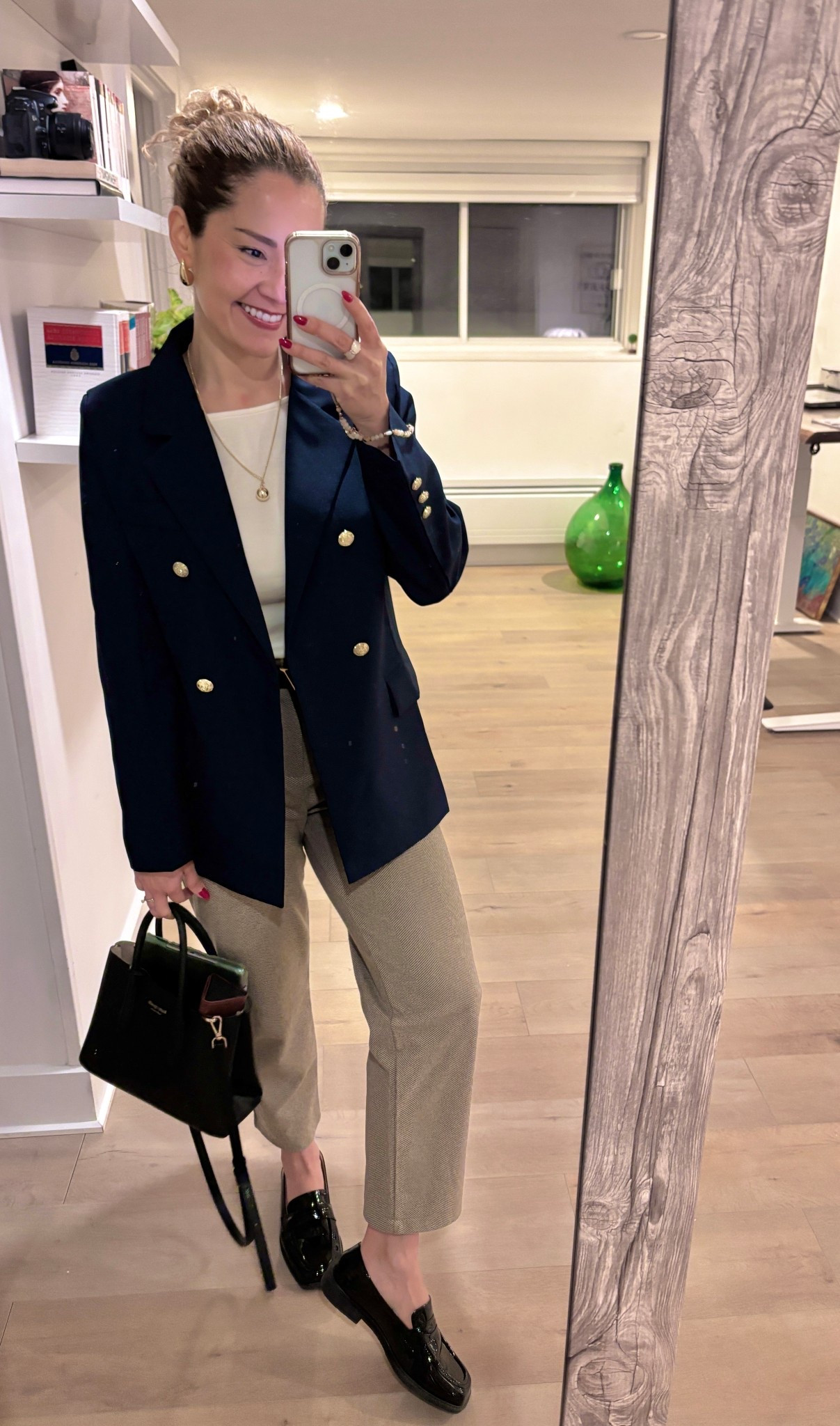 Chic Business Casual Outfit with Navy Blazer 

 The perfect smart office outfit for a polished and effortless professional style. Ideal for a capsule wardrobe, work meetings, or everyday elegant looks.

#LTKstyletip #LTKworkwear #LTKfall