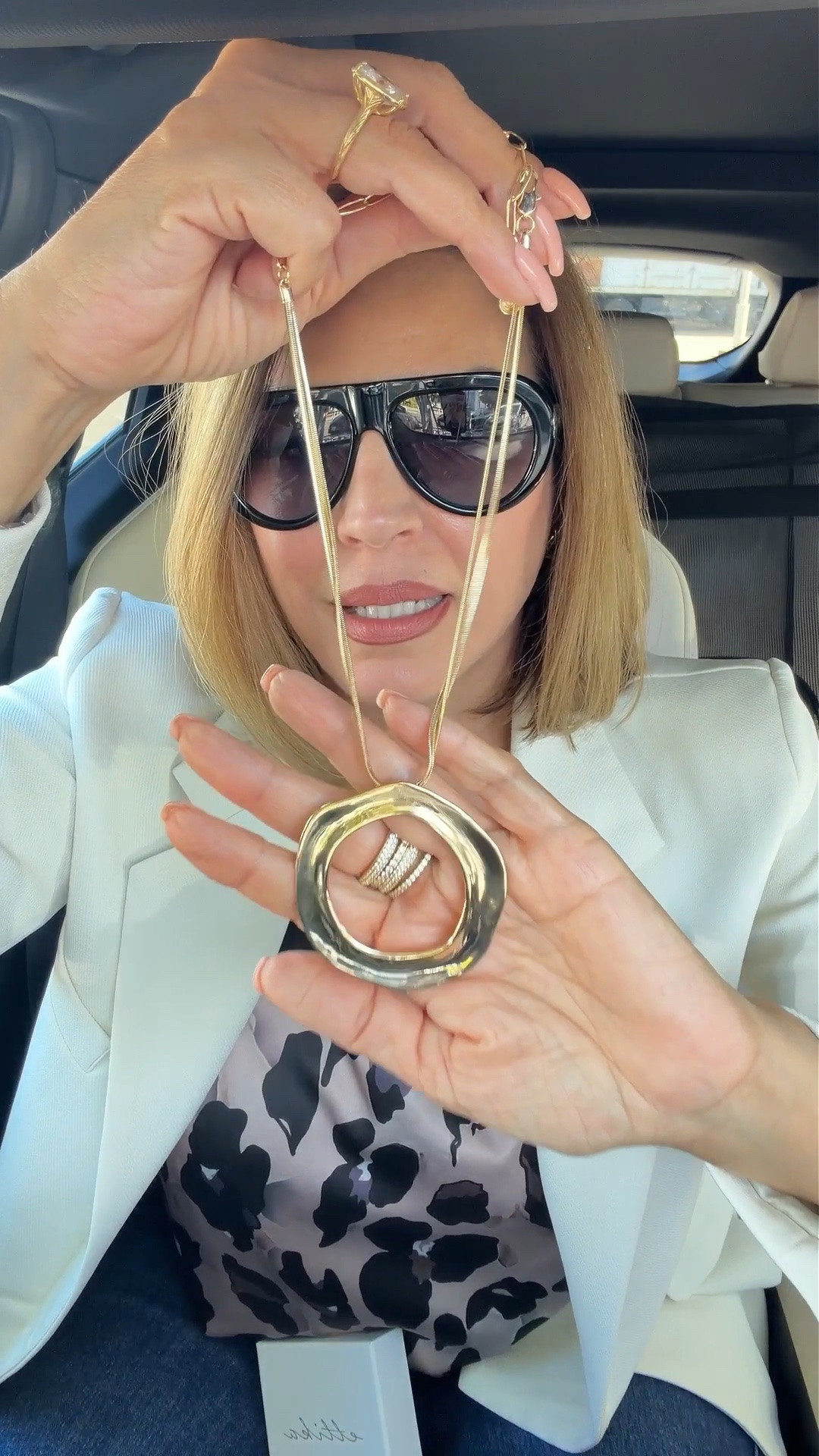 Outfit casual con mi collar de círculo 🤩👌🏼

#LTKootd #LTKgrwm #LTKOver40