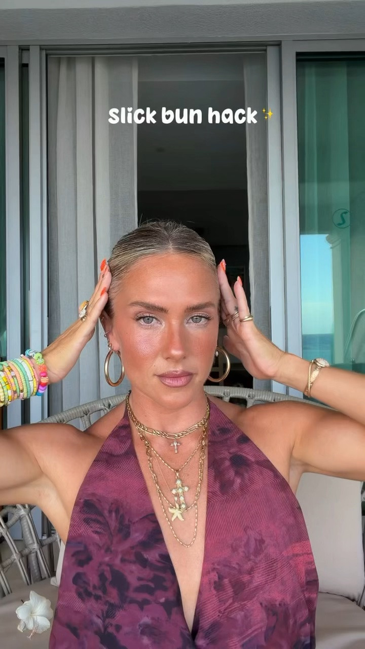 Slick Bun Hack ✨ my claw clip is YVMIN (unlinkable) I linked similar!

#LTKTravel #LTKBeauty #LTKgrwm