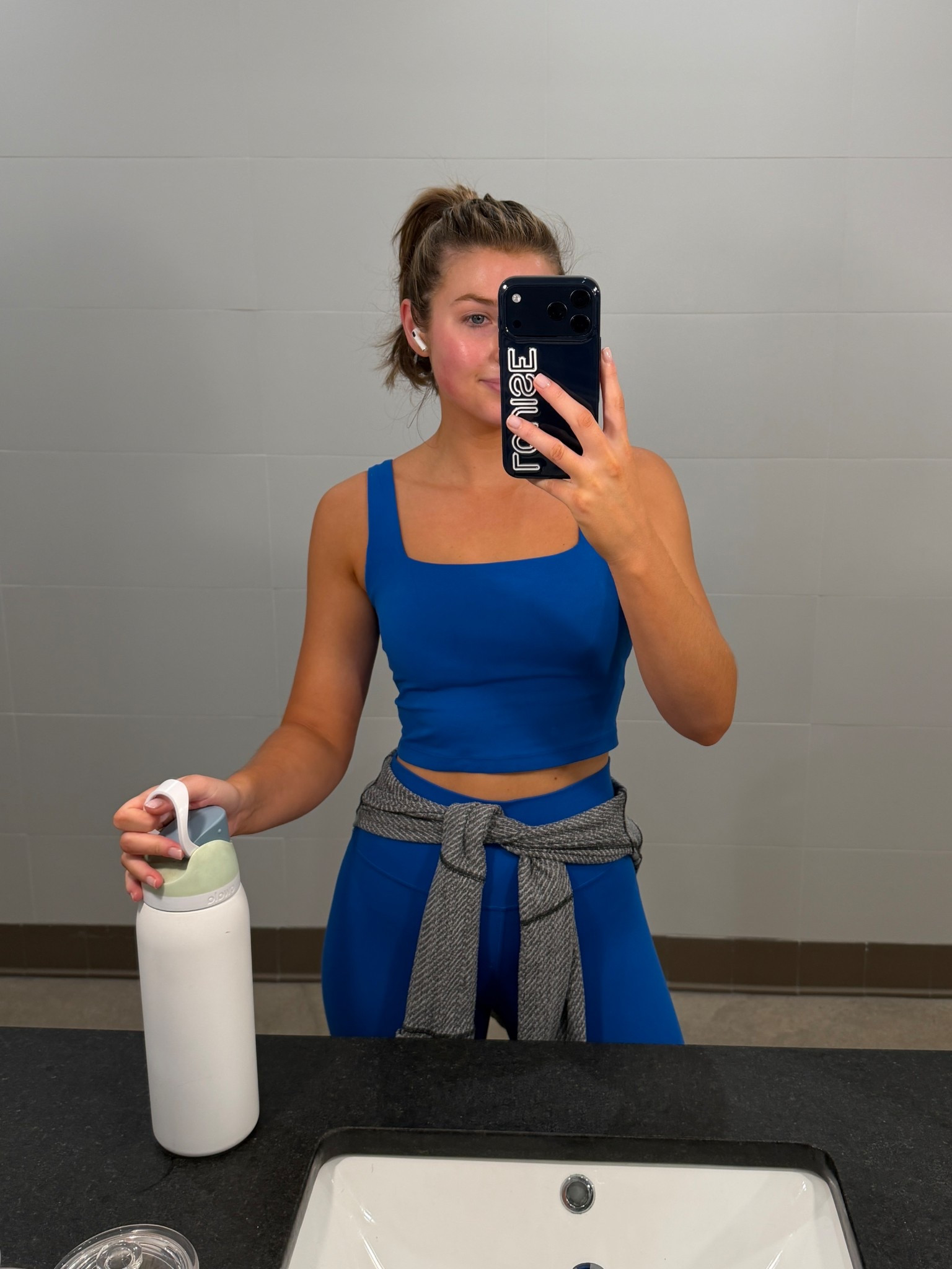 Gym fit today! Wearing a S in set - should have done XS, very stretchy!! 