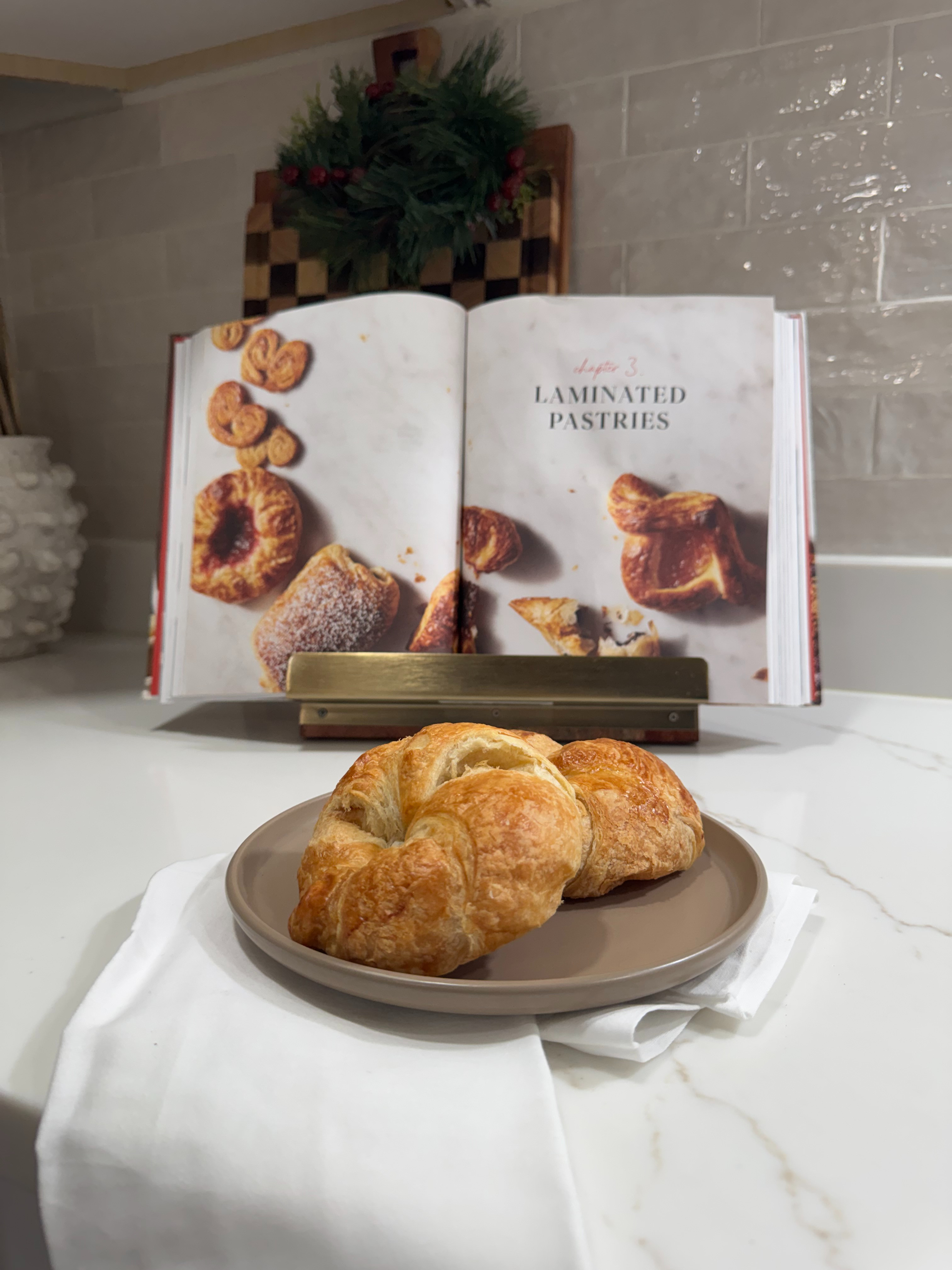 I started baking more… and realized my pastries deserved better plates. This plate elevates your pastries instantly, while the guide helps you bake with confidence every time. #LTKHome #PastryPlates #BakingEssentials #KitchenFinds #EntertainingAtHome #LTKFinds #HomeAesthetic #DessertLovers #KitchenStyle #LTKDaily 

 #LTKSeasonal #LTKHome #LTKFindsUnder100