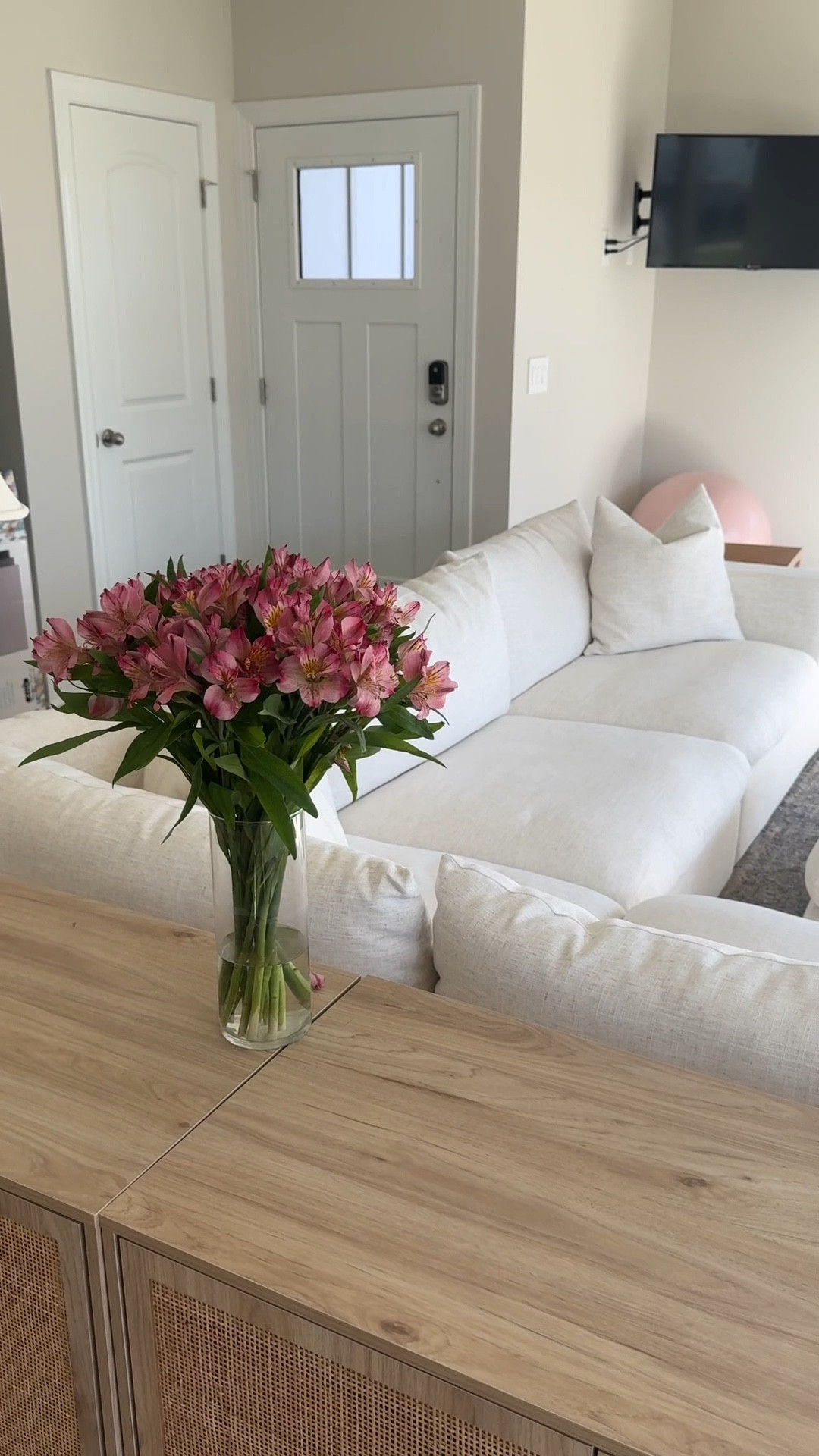 Call me crazy for getting a white couch just weeks before baby Quist arrives but we knew this would be the perfect addition to our home. We opted for the Dawson L-Shaped Sectional Sofa with ottoman from Castlery in Beach Linen. This couch is SO comfortable and the cushions are removal for easy cleaning. #TheQuistFamily #gifted #castlery #athomewithcastlery #homedecor 