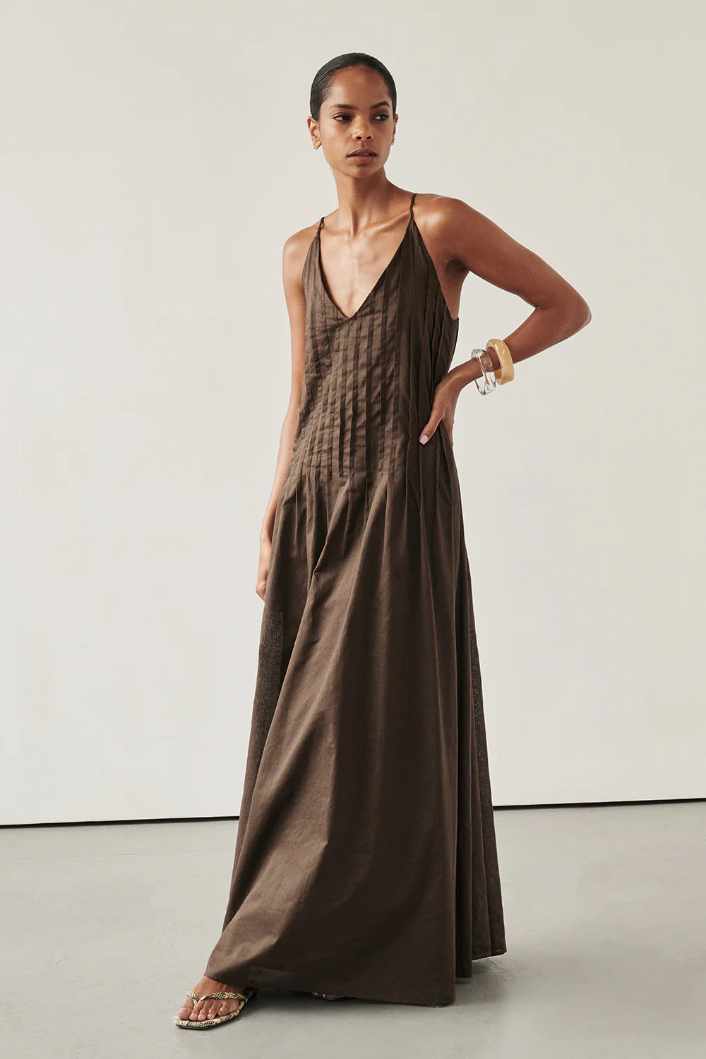 TAHLIA BITTER CHOC LINEN BLEND MIDI DRESS | DISSH