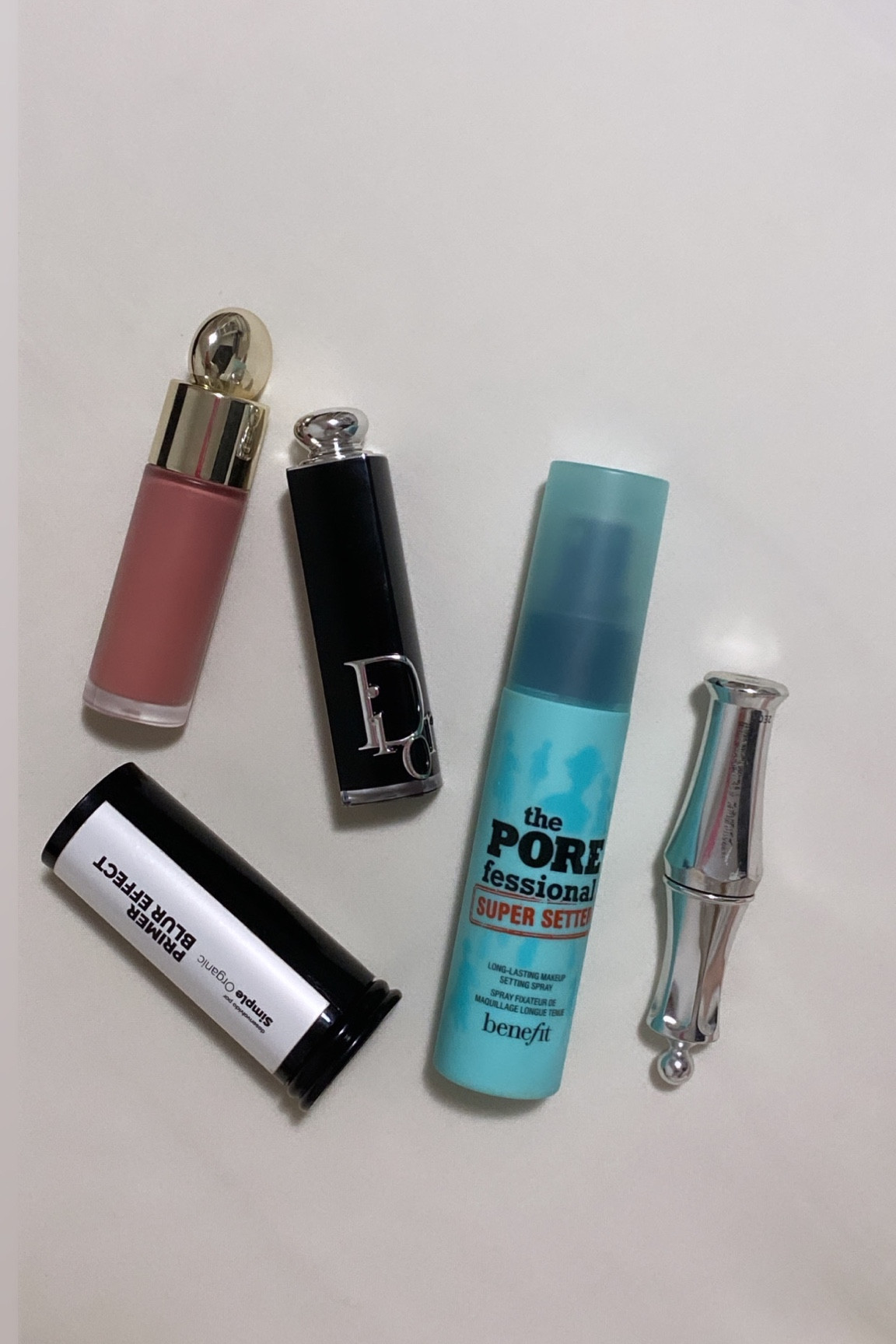 Meus produtos favoritos do momento
- THE PORE by Benefit
Melhor fixador! A maquiagem dura o dia todo

- PRIMER BLUR EFFECT by Simple Organic
Um dos melhores que já usei!

- 24H BROW SETTER by Benefit
Melhor fixador incolor para sobrancelhas 

- BLUSH by Rare Beauty
Sim, é caro mas vale cada centavo porque é super pigmentado e isso não acaba, juro

- BATOM DIOR ADDICT by Dior
Melhor batom que usei na vida! Ele é nude mas tem efeito gloss! Ele é perfeito 😮‍💨

#LTKFind #LTKstyletip #LTKbeauty