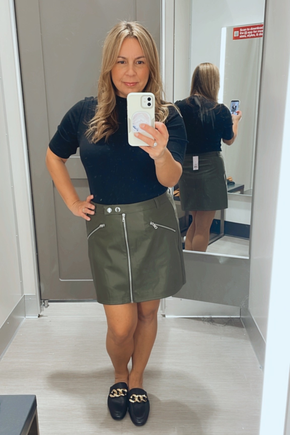 Fall outfit from Target!
Wearing a medium in the top and 12 in the faux leather skirt. Mules tts








Fall outfits, holiday ouffit, date night, holiday party, Christmas outfit, mom style, midsize fashion, affordable style, thanksgiving outfit

#LTKcurves #LTKHoliday #LTKworkwear #LTKSeasonal #LTKunder50