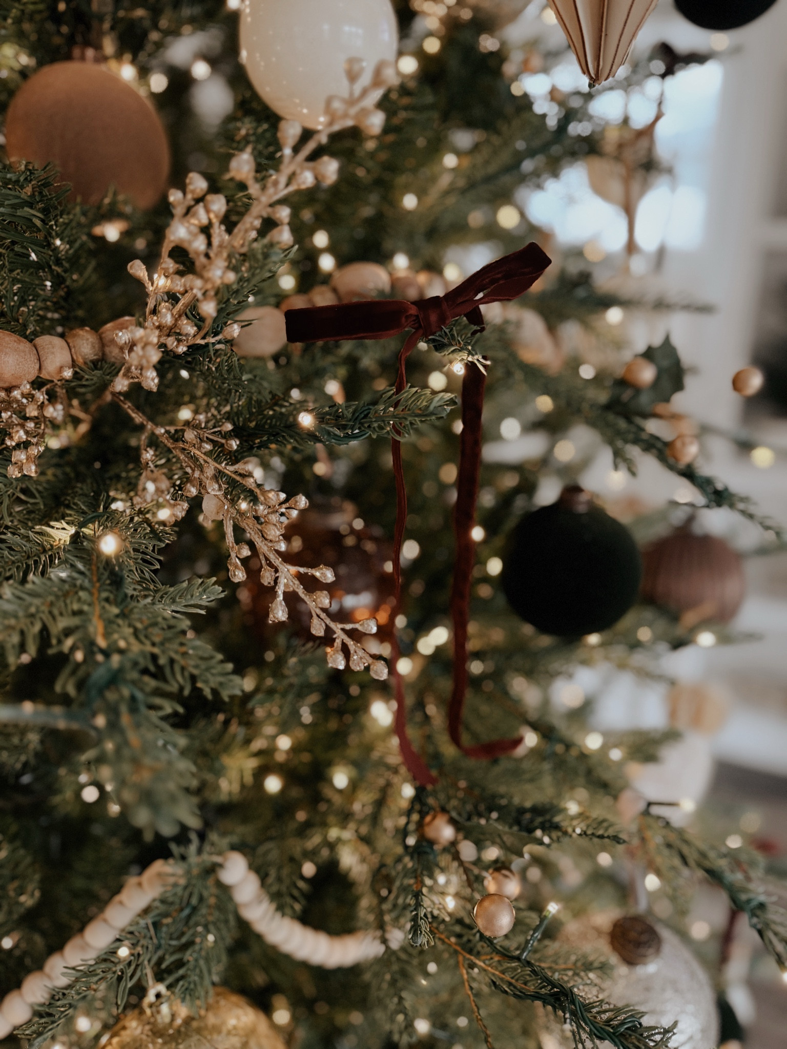 2024 Christmas tree sneak peek 🎄 This year I added lots of gold accents, pops of rust + burgundy, velvet ribbon bows & wood beaded garlands. This twinkling Christmas tree is my absolute favorite! ✨✨✨

#LTKHoliday #LTKSaleAlert #LTKHome