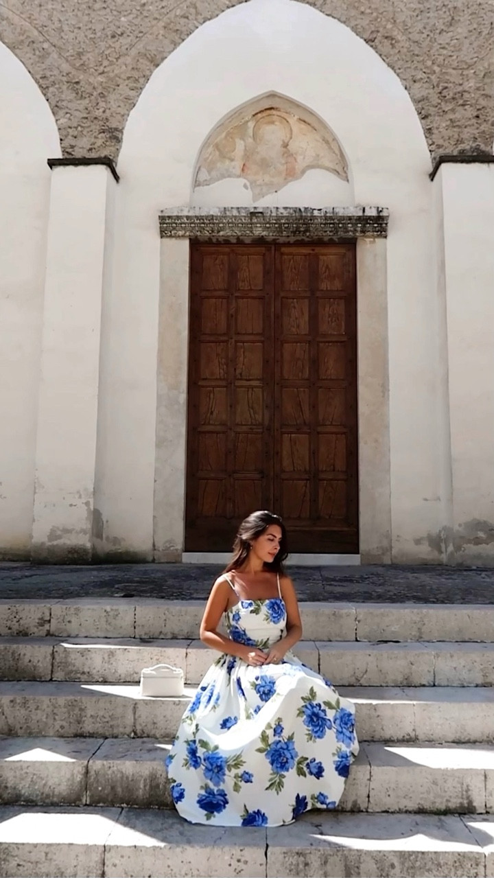 In other words, Ravello ti amo 🫶🏼

A day spent in one of my favourite ways, wearing a beautiful dress, shopping, eating and strolling this magical place. You can see the full vlog over on my YT. Link in bio 

Outfit linked over on my LTK 

#ravello #amalficoastitaly #ladolcevita #comeshoppingwithme #sustainabledress #sustainableluxury #alessandra

#LTKpartywear #LTKdatenight #LTKtravel