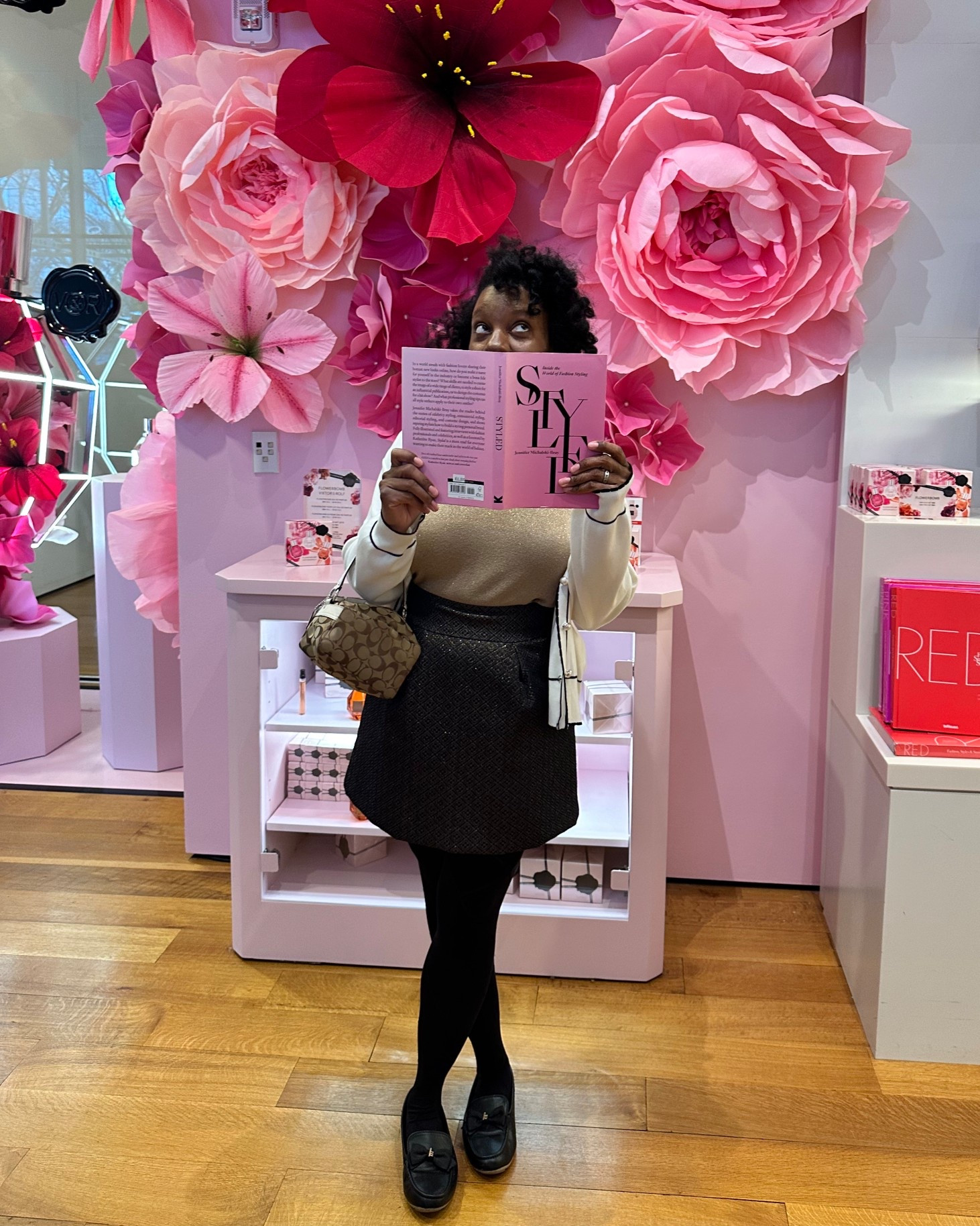 Checking out this book and this outfit!

It was freezing this day, but thankfully this museum had coat check! 

Skirt Banana Republic 
Cardigan: Nanette Laporte
Purse: Gifted (Coach nugget purse)
Sweater Shell: Vintage

#LTKgrwm #LTKootd #LTKGiftGuide